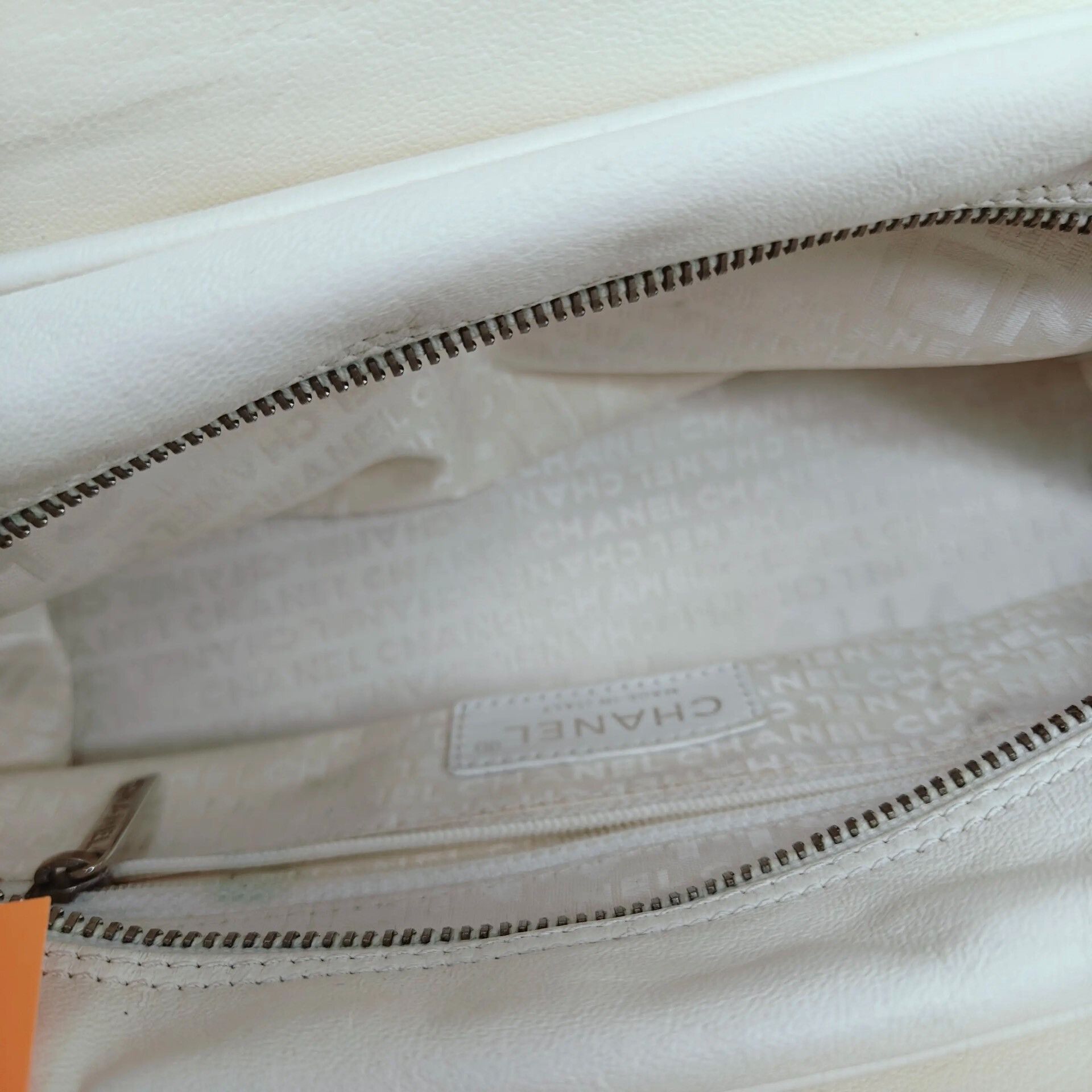 Chanel Pre-loved Bag Very good condition Size ONE SIZE - 9 Thumbnail