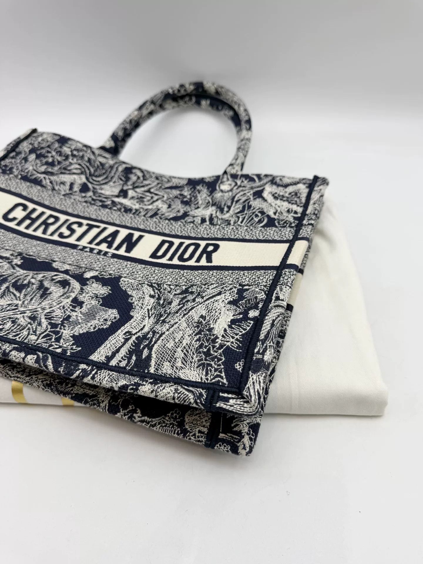 Dior Pre-loved Bag Very good condition Size ONE SIZE - 5 Thumbnail