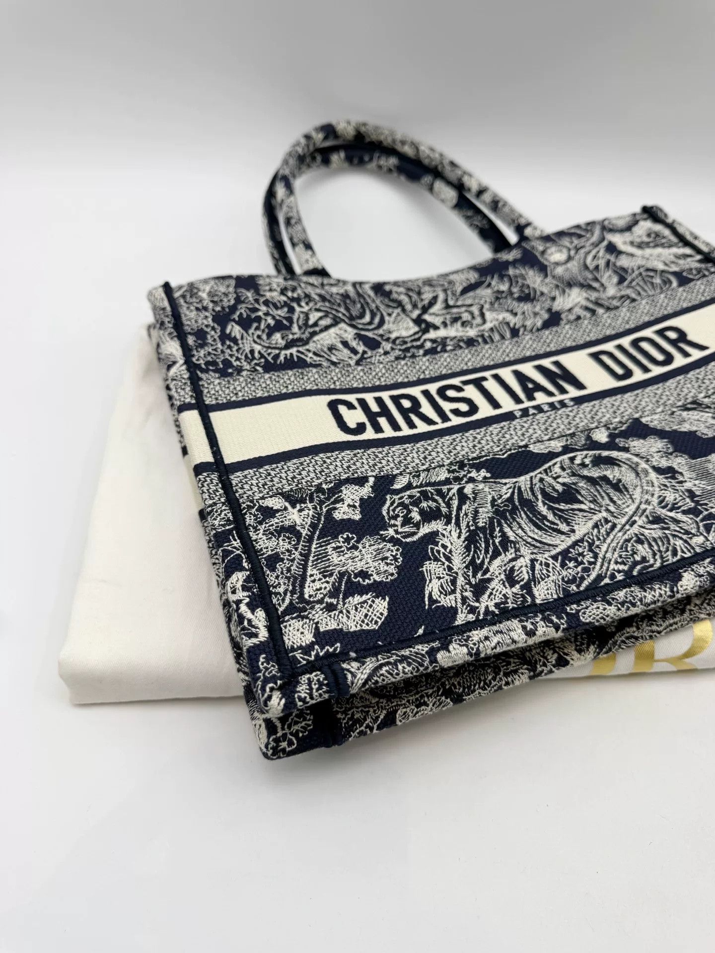 Dior Pre-loved Bag Very good condition Size ONE SIZE - 4 Thumbnail