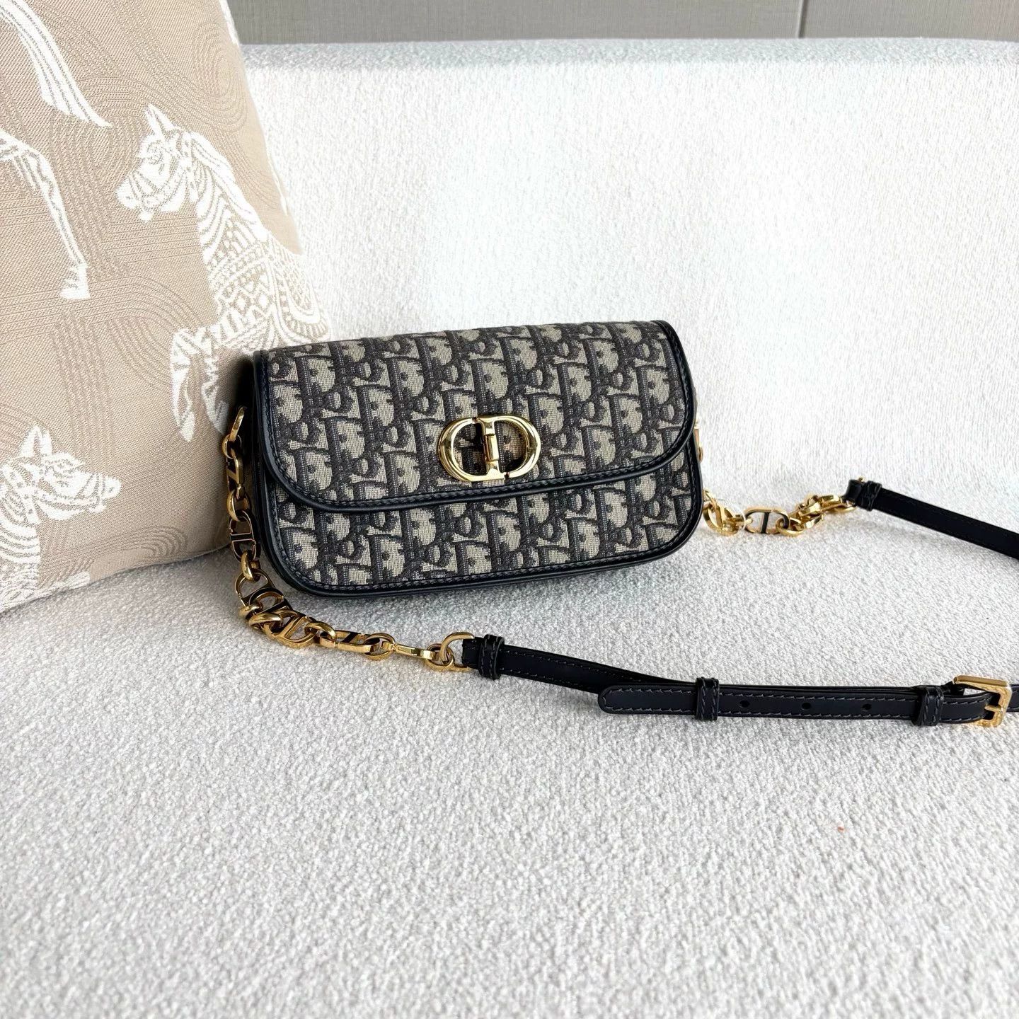 Dior Pre-loved Bag Very good condition Size ONE SIZE - 4 Thumbnail