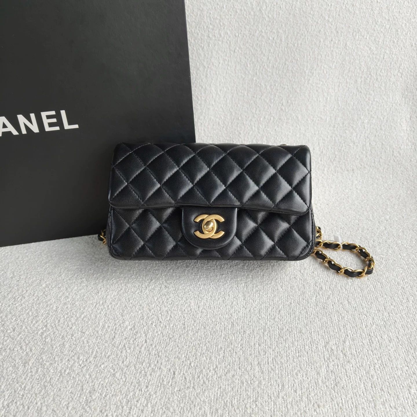 Chanel Pre-loved Bag Very good condition Size ONE SIZE - 2 Thumbnail