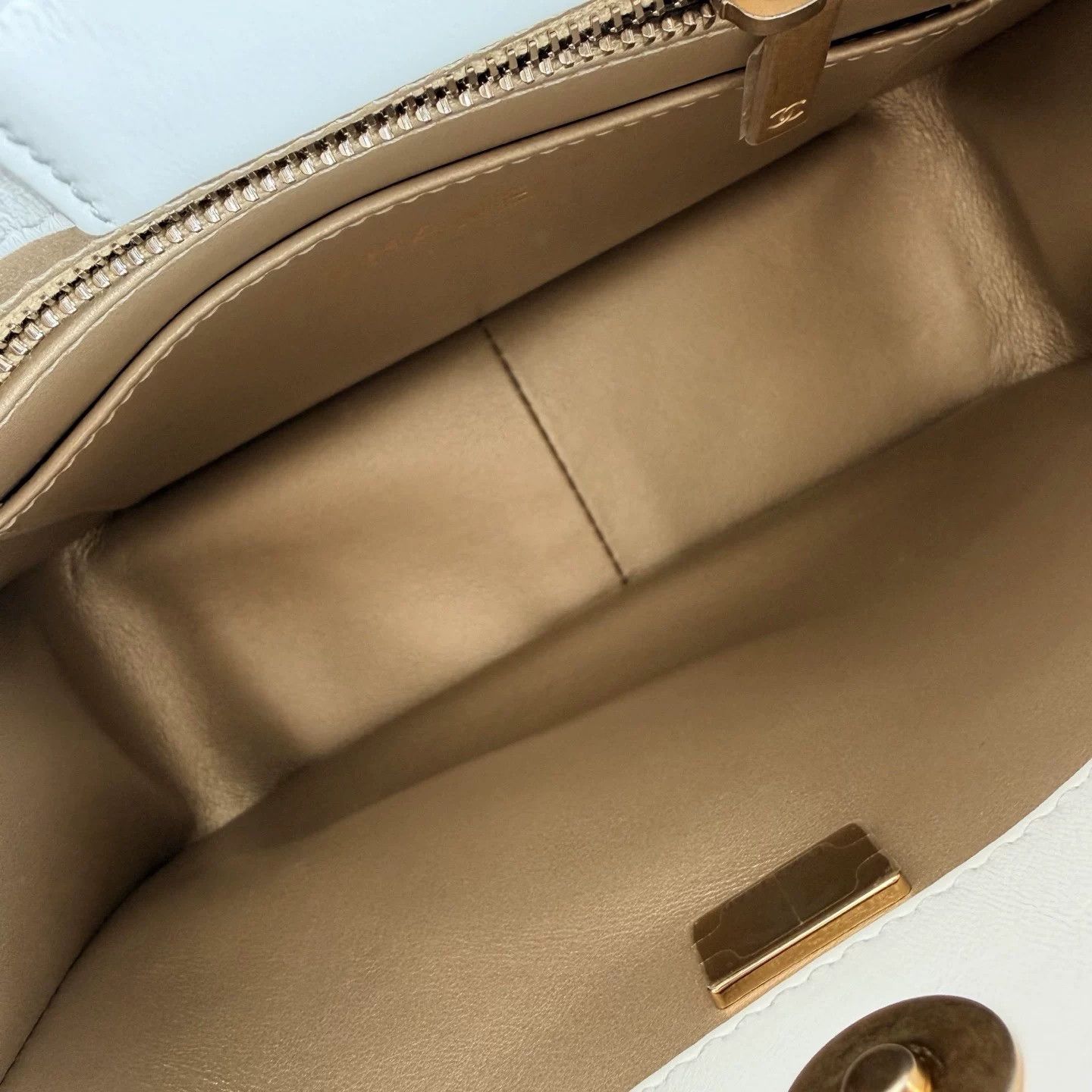 Chanel Pre-loved Bag Very good condition Size ONE SIZE - 7 Thumbnail
