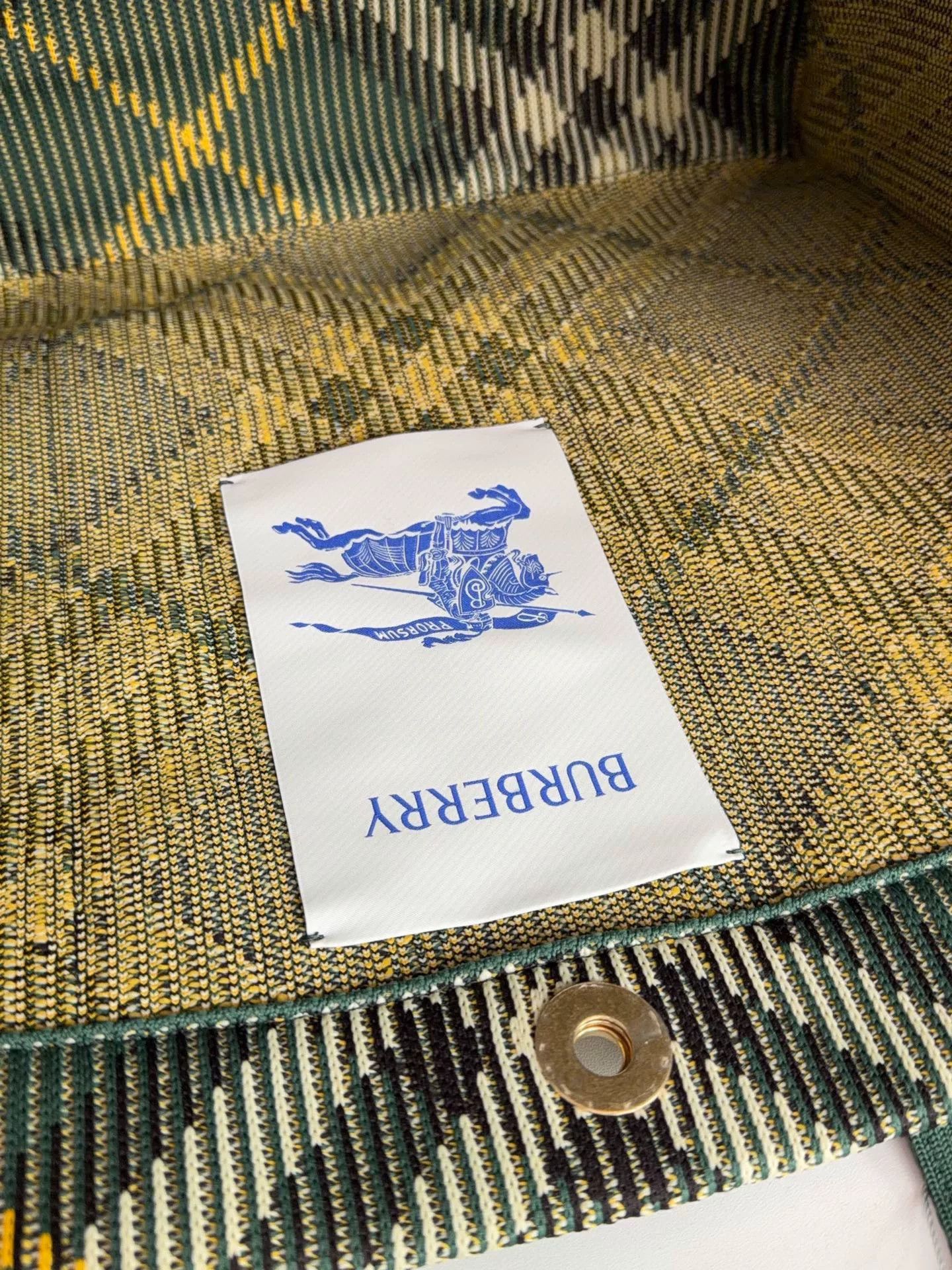 Burberry Pre-loved Bag Very good condition Size ONE SIZE - 8 Thumbnail