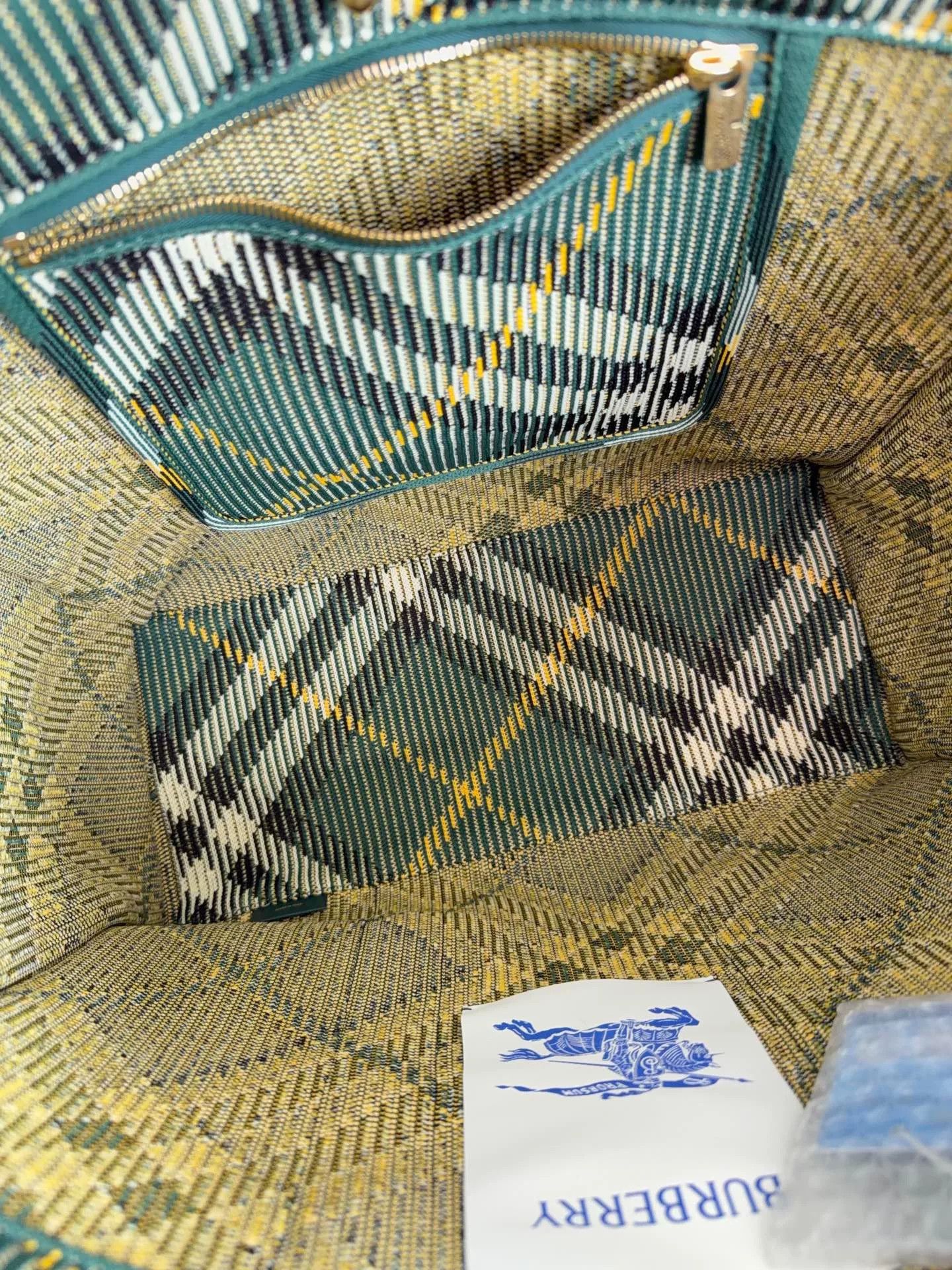 Burberry Pre-loved Bag Very good condition Size ONE SIZE - 9 Thumbnail