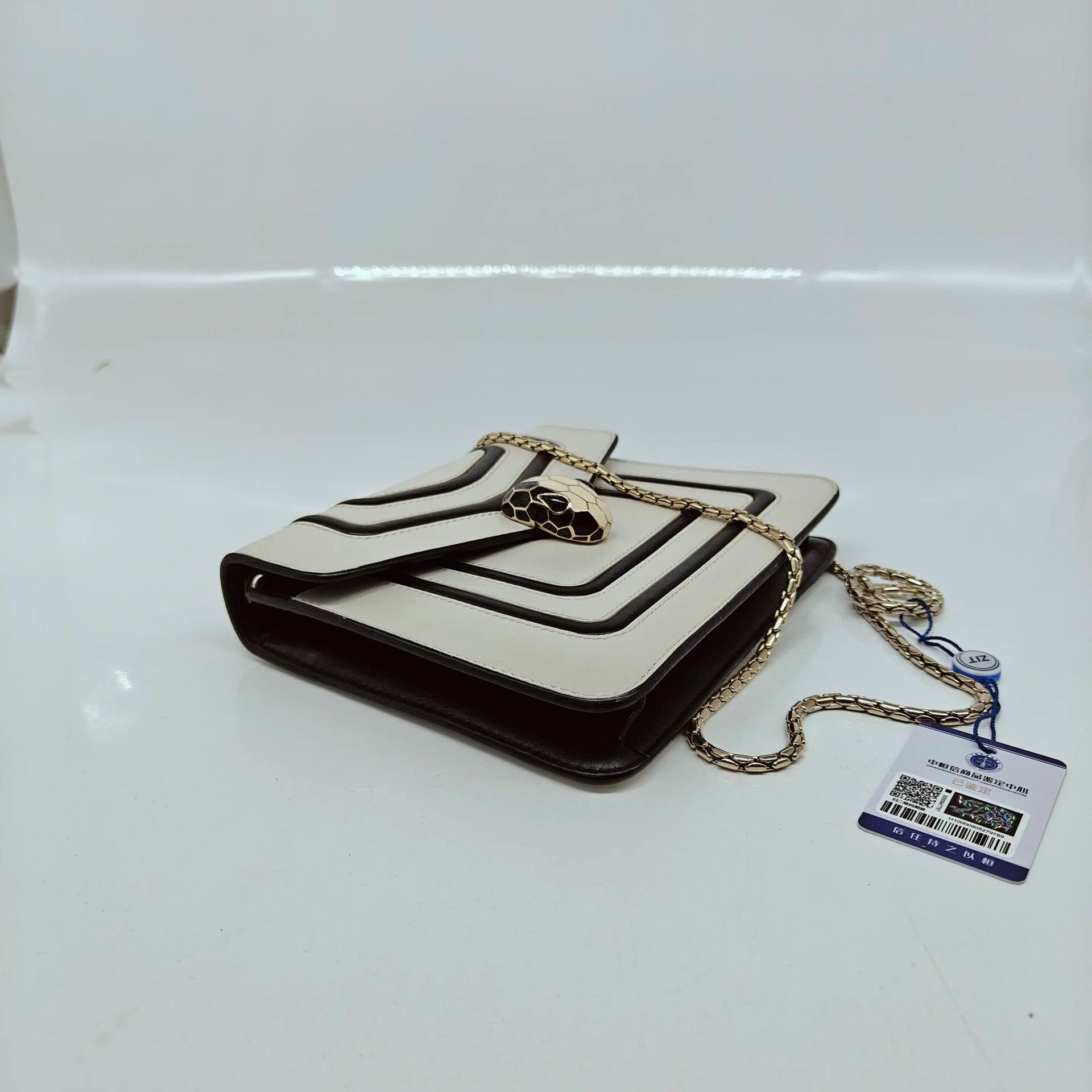 Bvlgari Pre-loved Bag Very good condition Size ONE SIZE - 8 Thumbnail