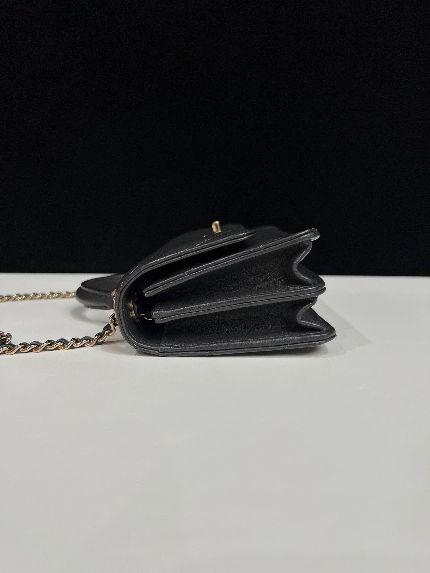 Chanel Pre-loved Bag Very good condition Size ONE SIZE - 5 Thumbnail