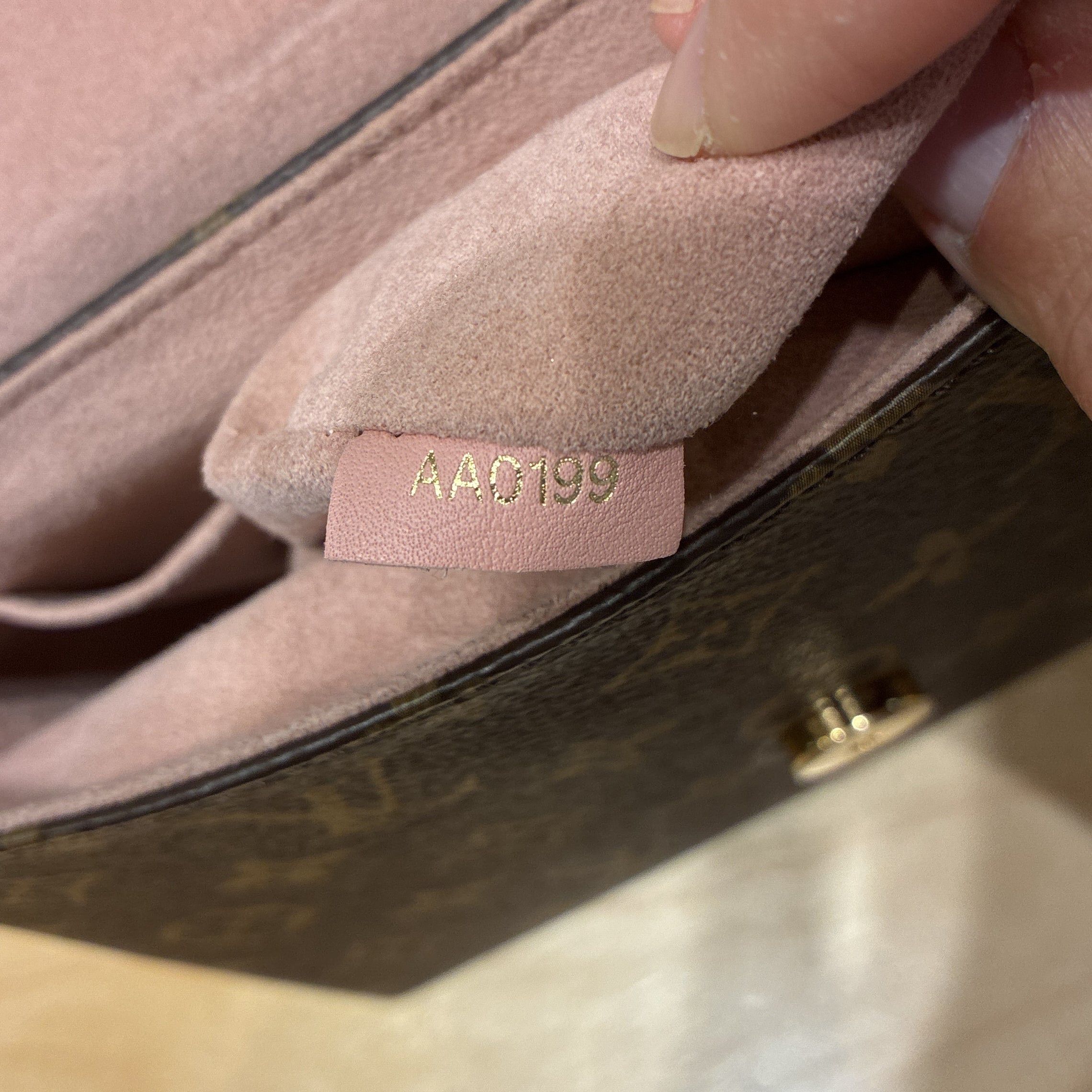 Louis Vuitton Locky Handbag Size ONE SIZE - 7 Thumbnail