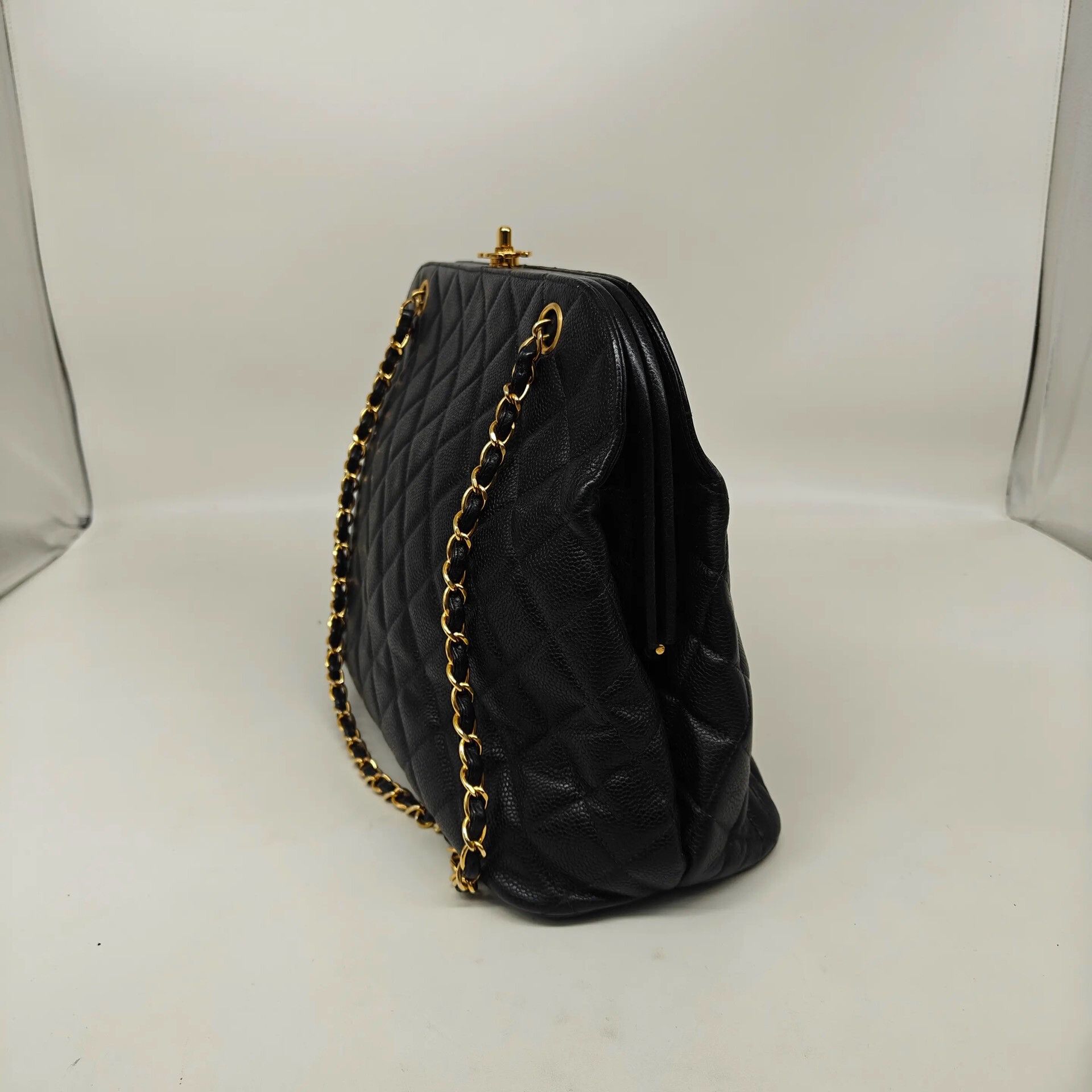 Chanel Pre-loved Bag Very good condition Size ONE SIZE - 2 Thumbnail