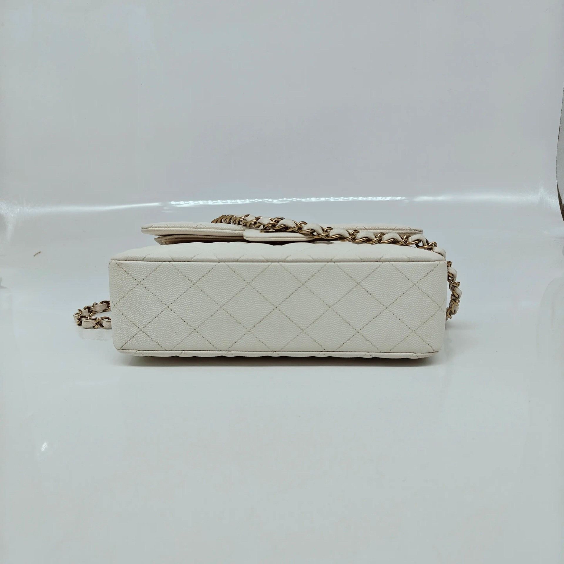 Chanel Pre-loved Bag Very good condition Size ONE SIZE - 5 Thumbnail