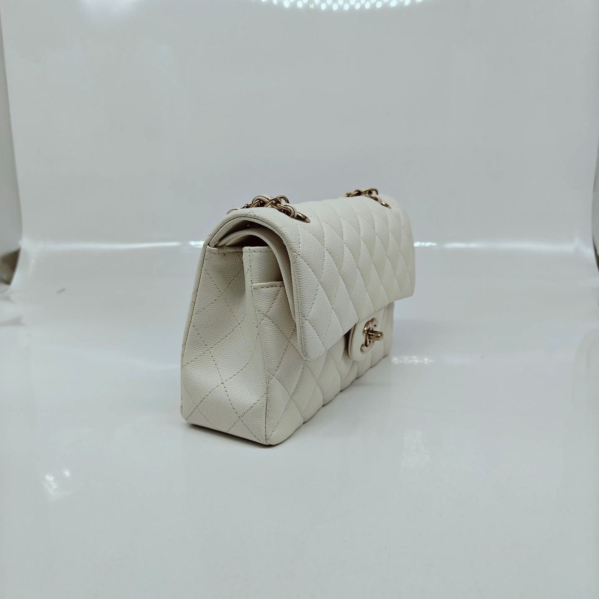Chanel Pre-loved Bag Very good condition Size ONE SIZE - 2 Thumbnail
