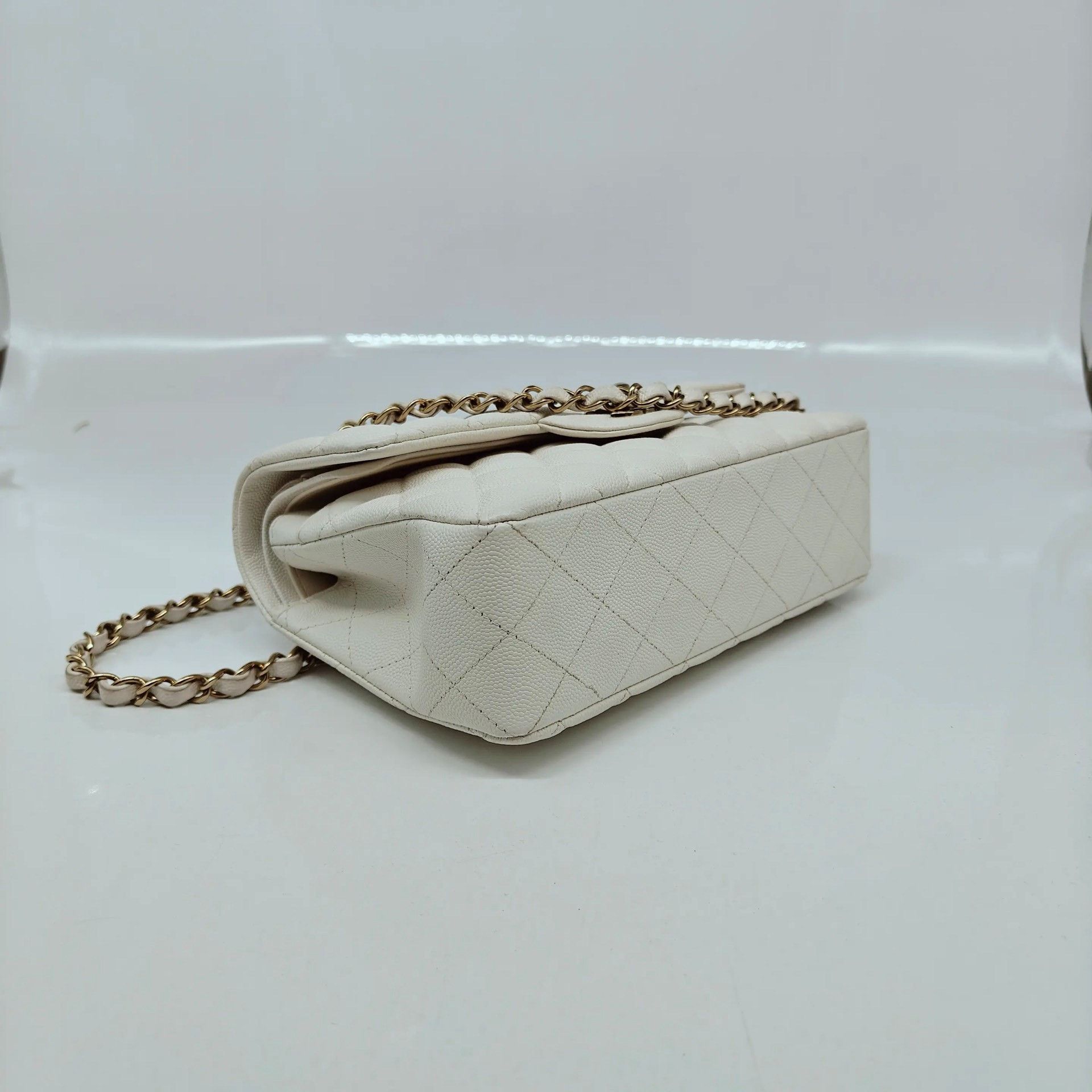 Chanel Pre-loved Bag Very good condition Size ONE SIZE - 4 Thumbnail