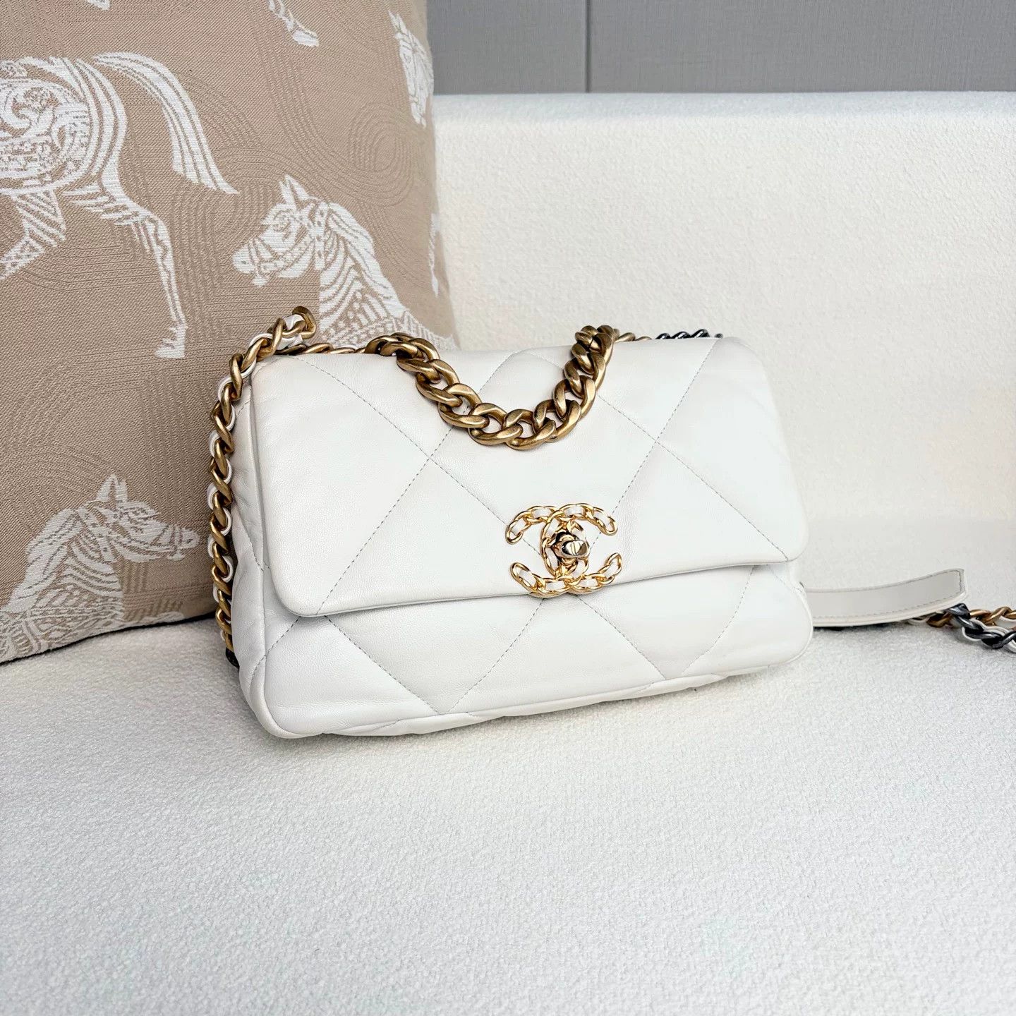 Chanel Pre-loved Bag Very good condition Size ONE SIZE - 6 Thumbnail