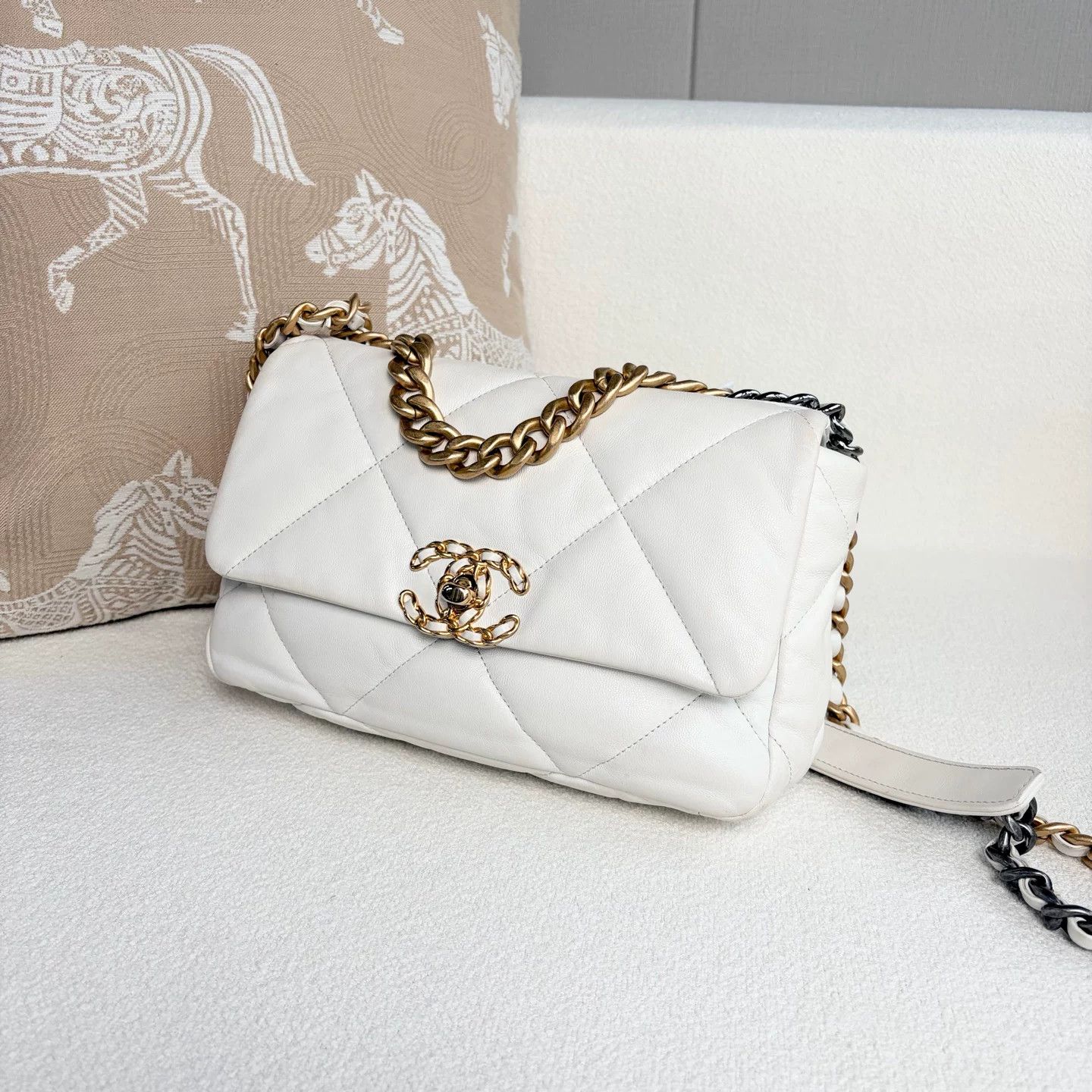 Chanel Pre-loved Bag Very good condition Size ONE SIZE - 4 Thumbnail
