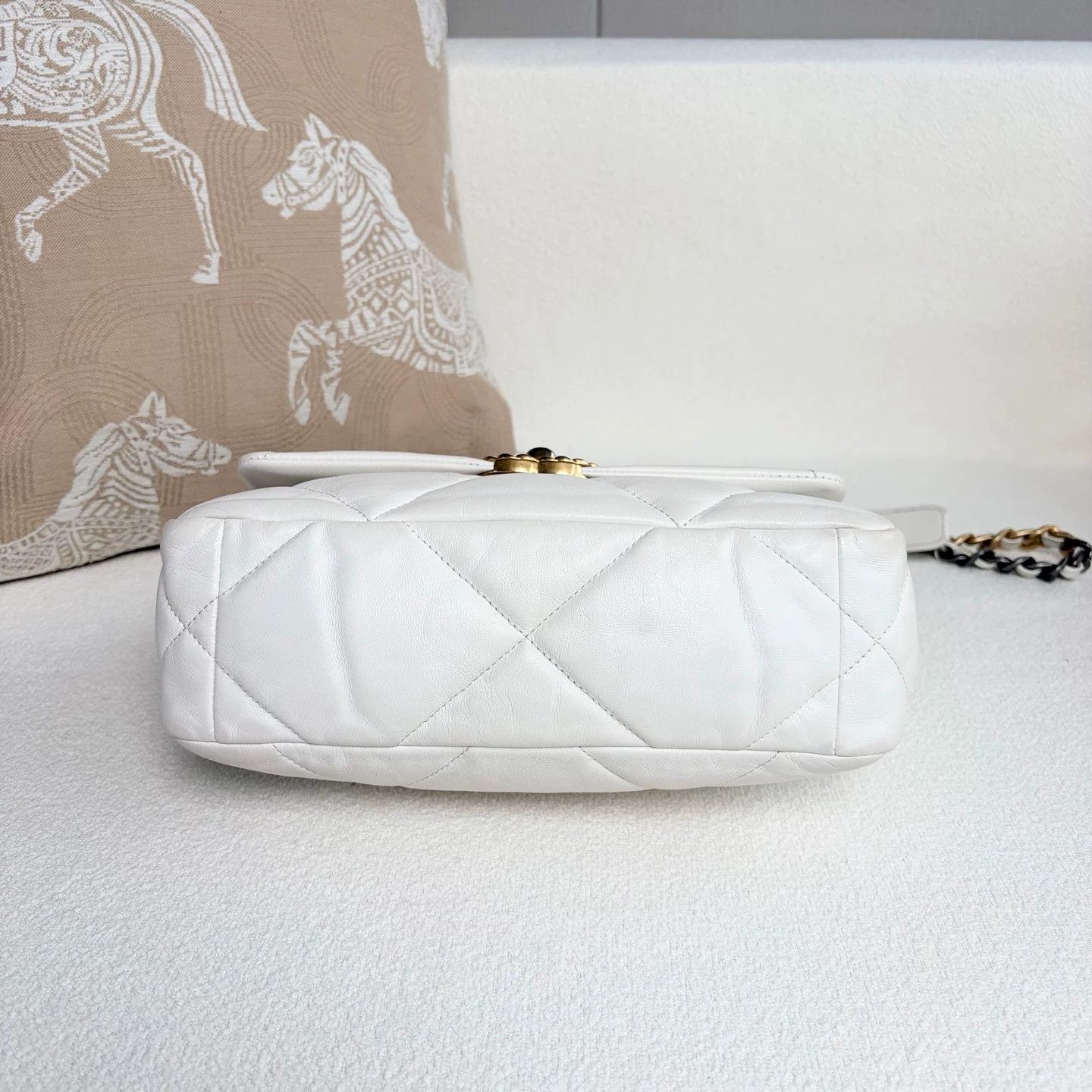 Chanel Pre-loved Bag Very good condition Size ONE SIZE - 5 Thumbnail