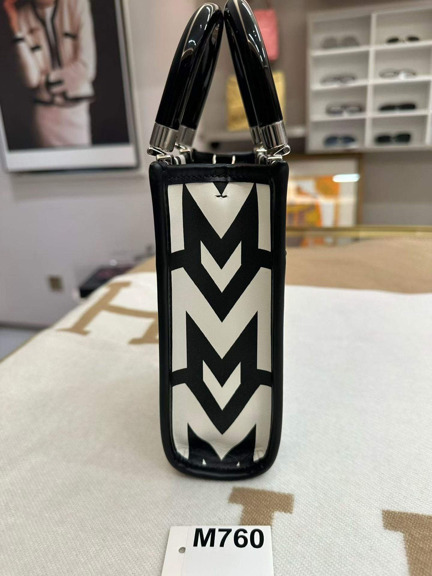 Fendi Pre-loved Bag Very good condition Size ONE SIZE - 4 Thumbnail