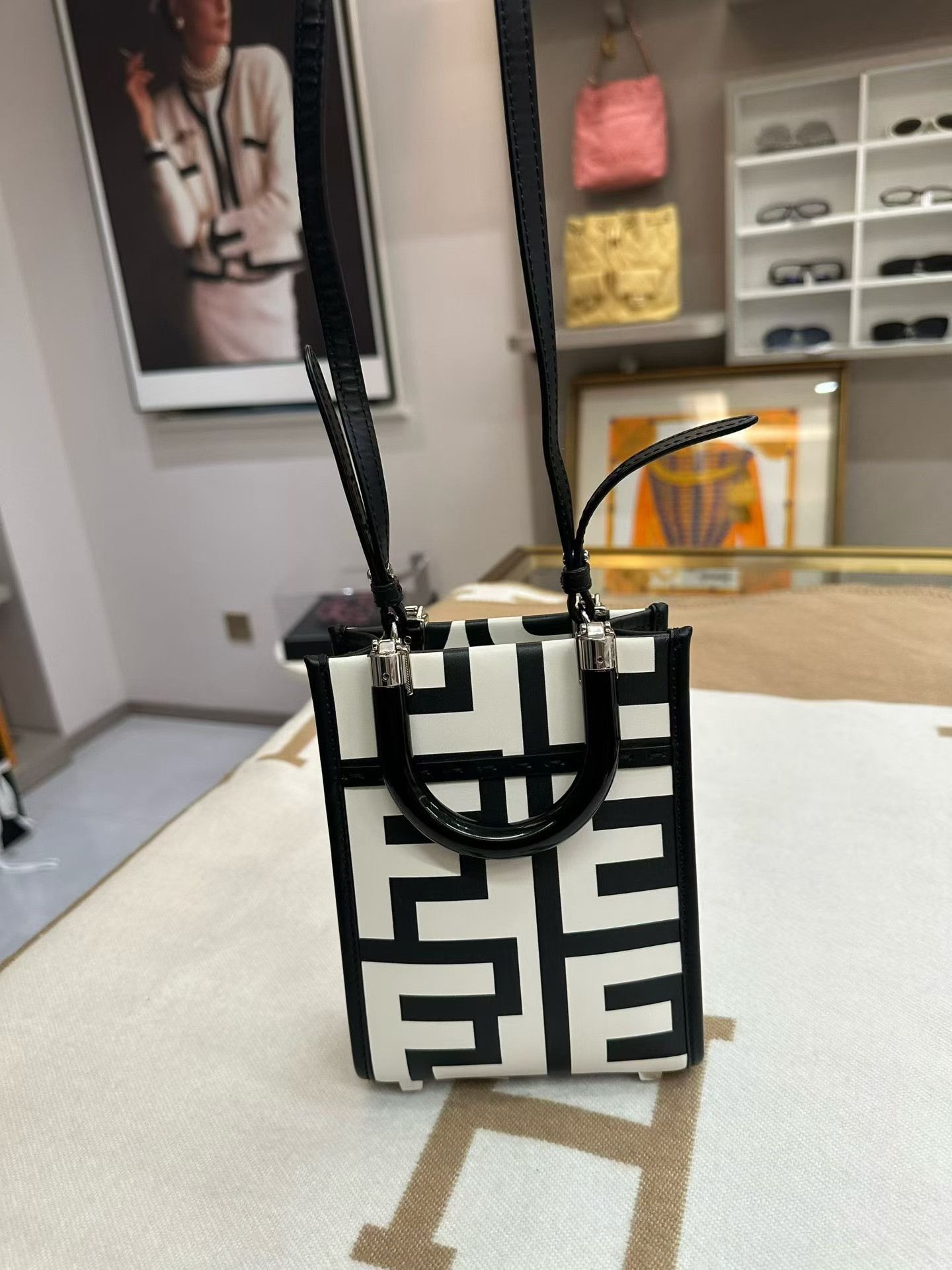 Fendi Pre-loved Bag Very good condition Size ONE SIZE - 7 Thumbnail