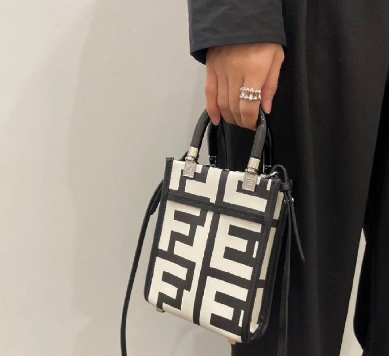 Fendi Pre-loved Bag Very good condition Size ONE SIZE - 8 Thumbnail