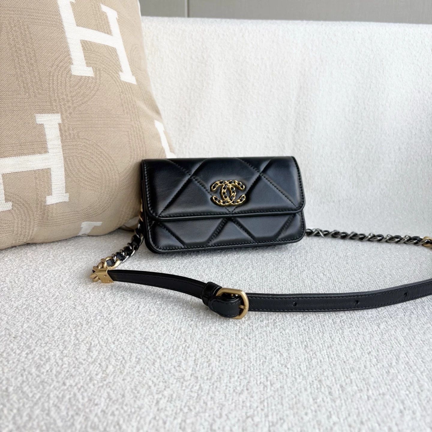 Chanel Pre-loved Bag Very good condition Size ONE SIZE - 6 Thumbnail