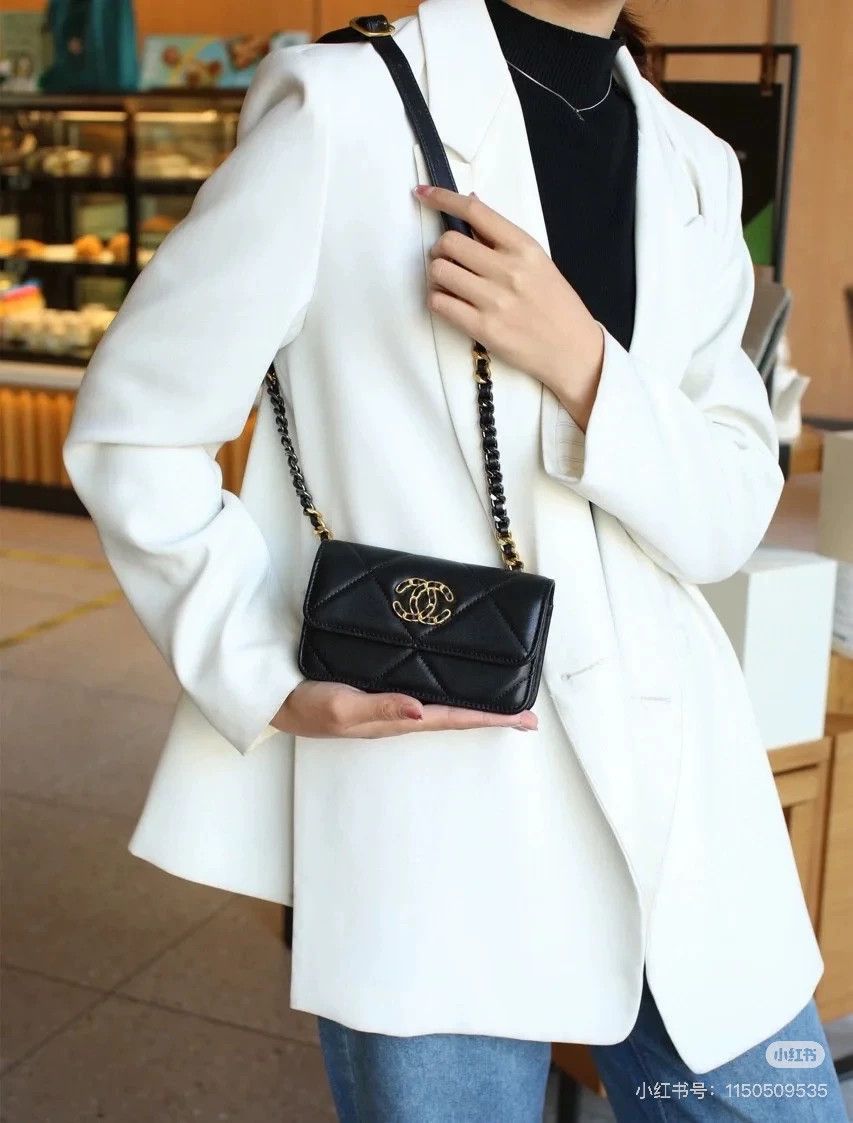 Chanel Pre-loved Bag Very good condition Size ONE SIZE - 9 Thumbnail