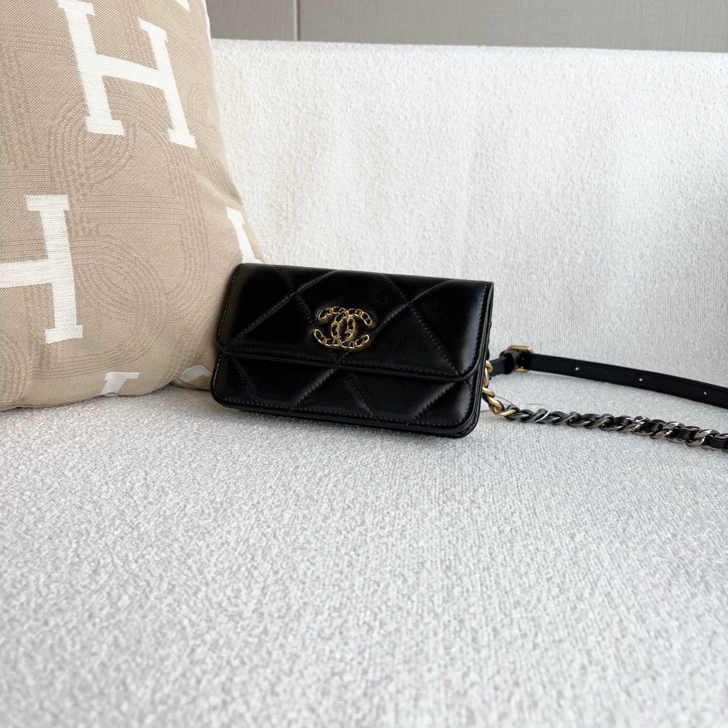 Chanel Pre-loved Bag Very good condition Size ONE SIZE - 4 Thumbnail