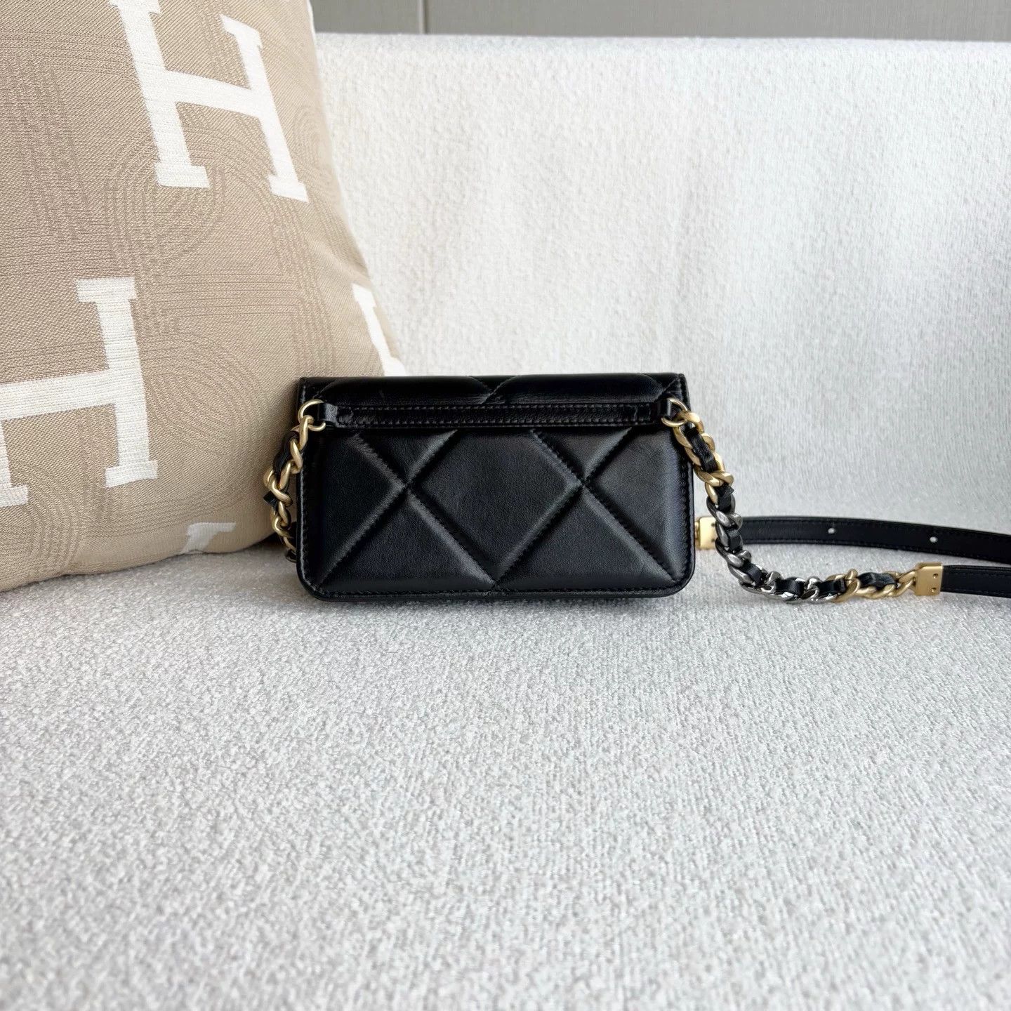 Chanel Pre-loved Bag Very good condition Size ONE SIZE - 2 Thumbnail