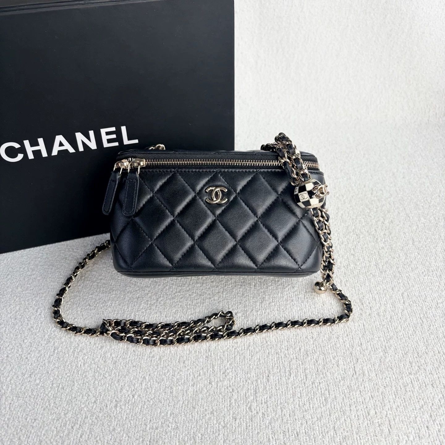 Chanel Pre-loved Bag Very good condition Size ONE SIZE - 2 Thumbnail