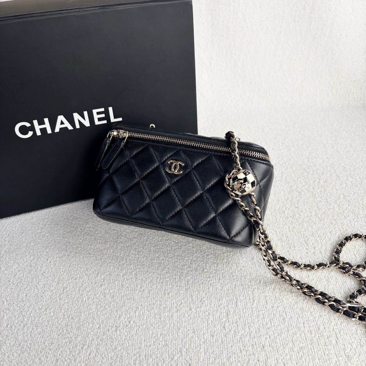 Chanel Pre-loved Bag Very good condition Size ONE SIZE - 4 Thumbnail