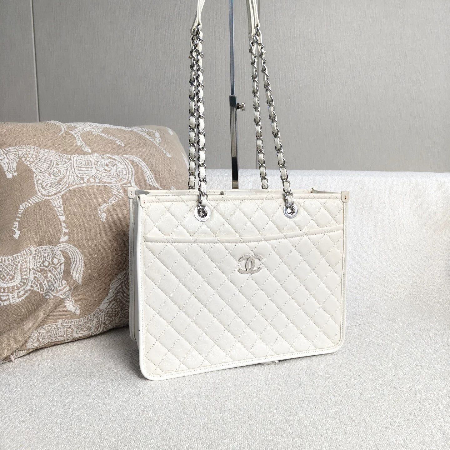Chanel Pre-loved Bag Very good condition Size ONE SIZE - 4 Thumbnail