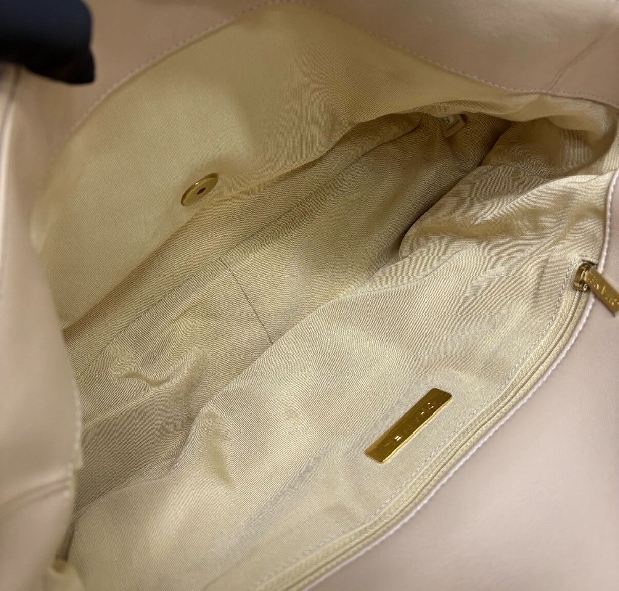 Chanel Pre-loved Bag Very good condition Size ONE SIZE - 8 Thumbnail