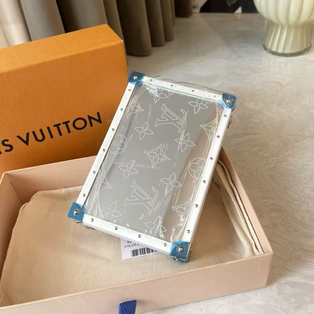 Louis Vuitton Pre-loved Bag Brand new condition Size ONE SIZE - 4 Thumbnail