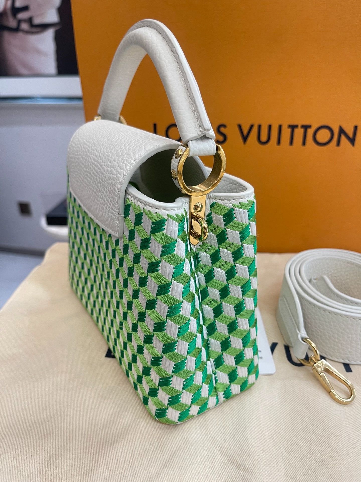 Louis Vuitton Pre-loved Bag Very good condition Size ONE SIZE - 4 Thumbnail