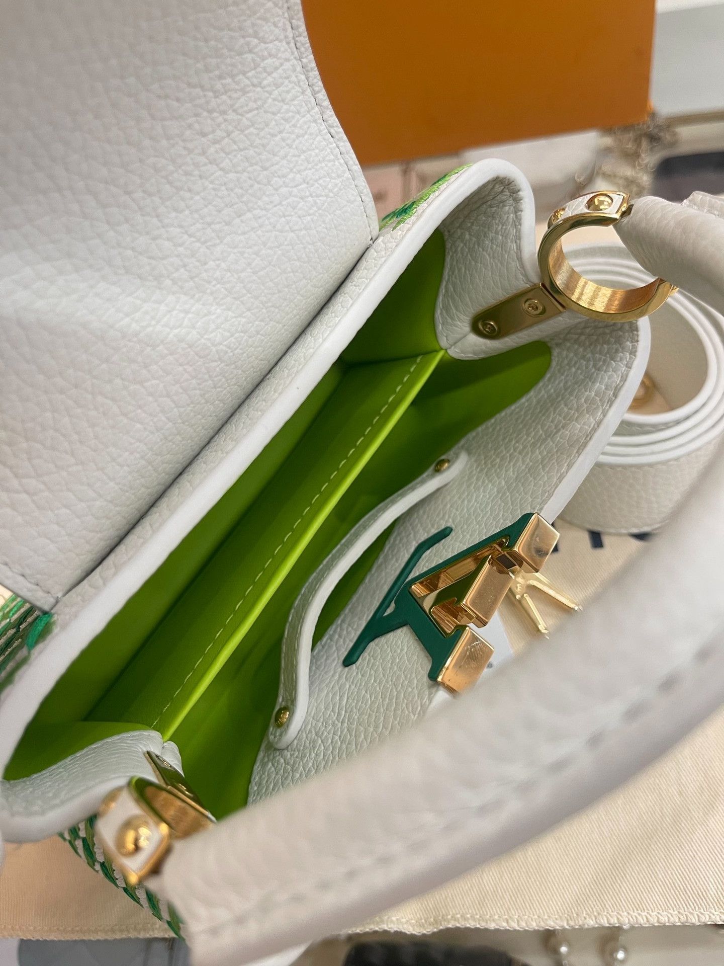 Louis Vuitton Pre-loved Bag Very good condition Size ONE SIZE - 8 Thumbnail