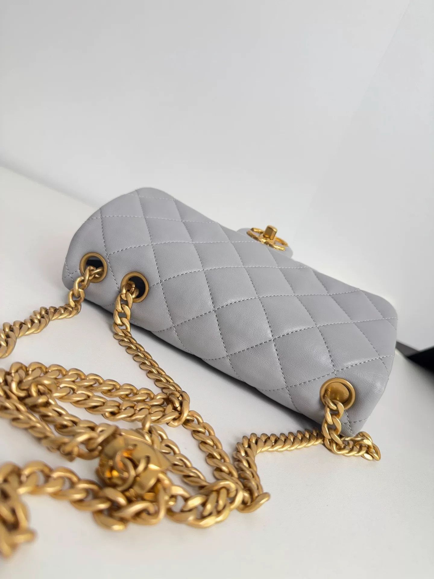 Chanel Pre-loved Bag Very good condition Size ONE SIZE - 5 Thumbnail