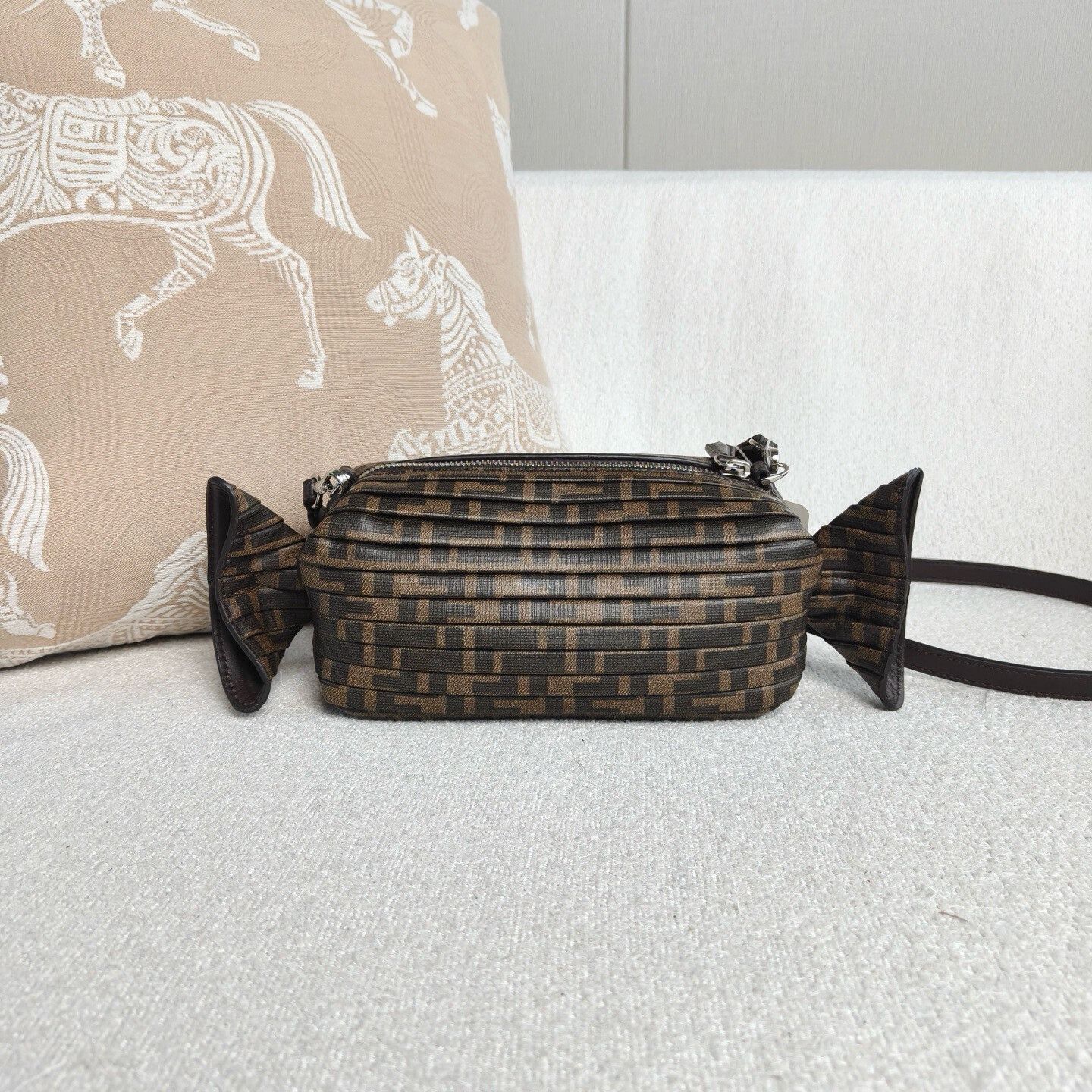 Fendi Pre-loved Bag Very good condition Size ONE SIZE - 2 Thumbnail