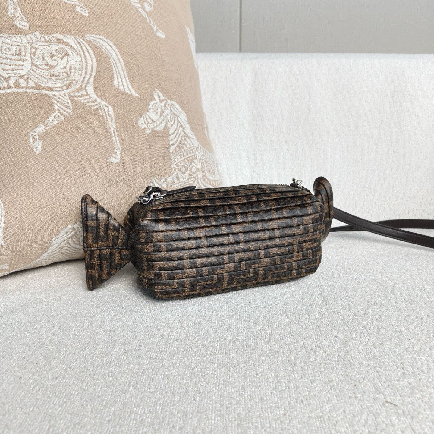 Fendi Pre-loved Bag Very good condition Size ONE SIZE - 4 Thumbnail