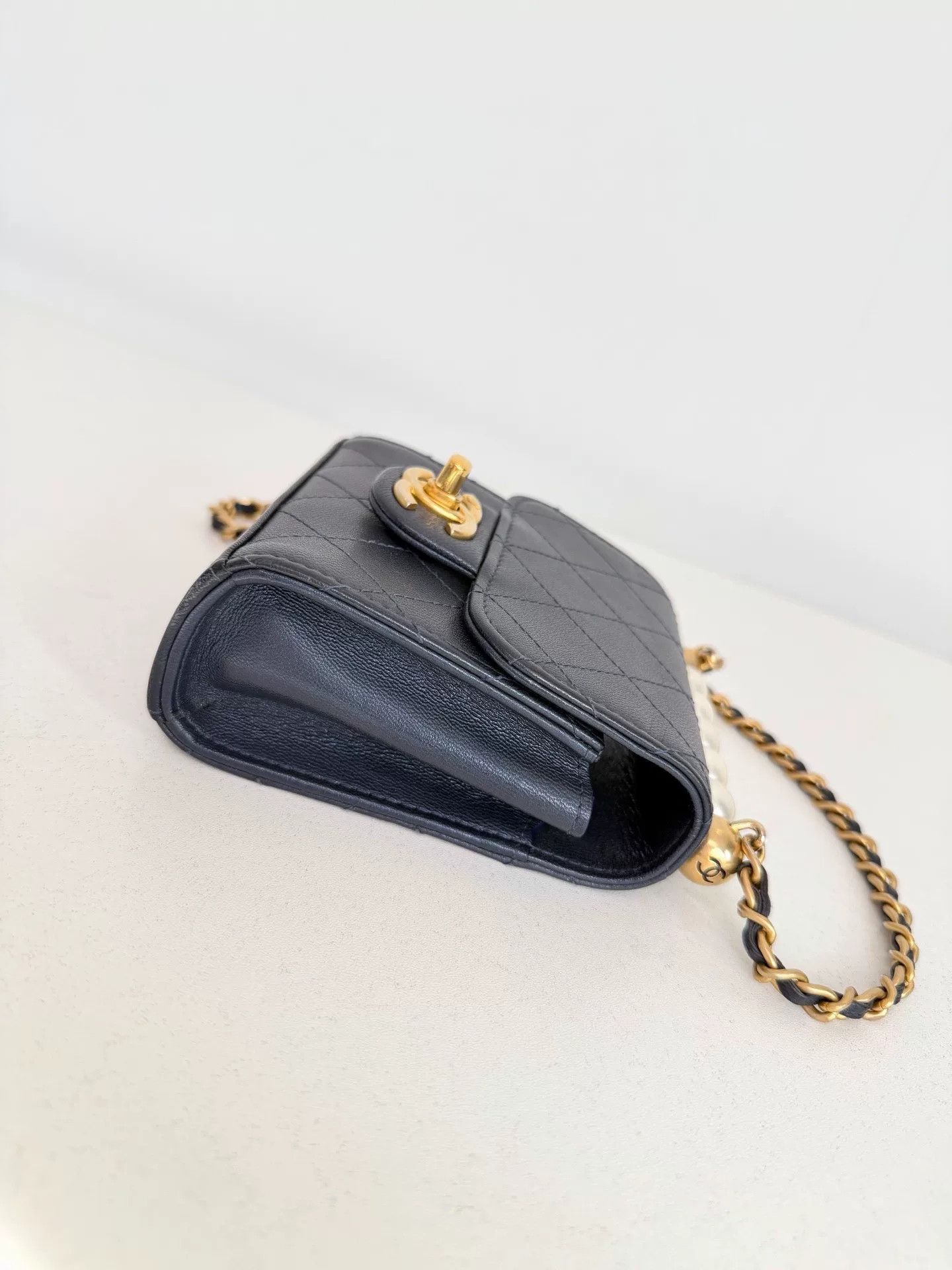 Chanel Pre-loved Bag Very good condition Size ONE SIZE - 4 Thumbnail