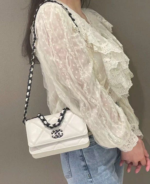 Chanel Pre-loved Bag Very good condition Size ONE SIZE - 8 Thumbnail