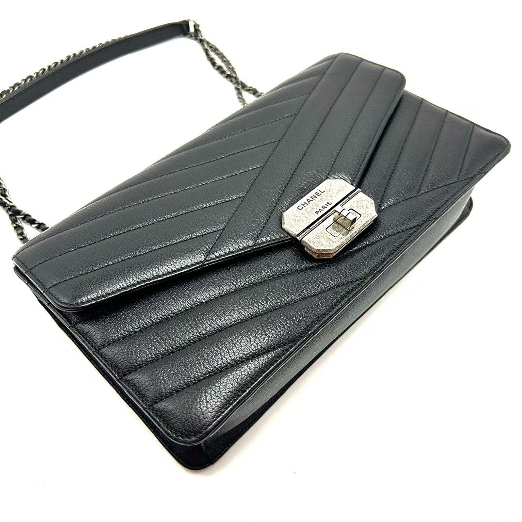 Chanel Pre-loved Bag Very good condition Size ONE SIZE - 4 Thumbnail
