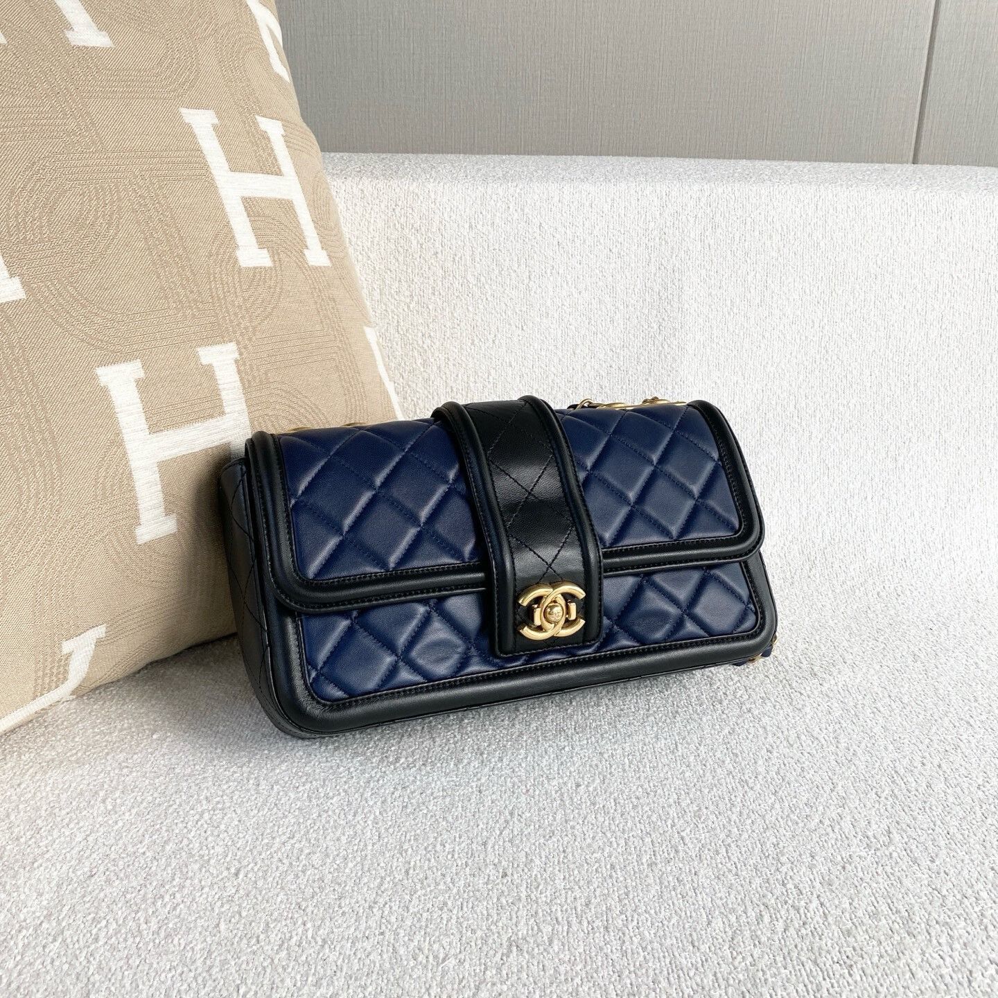 Chanel Pre-loved Bag Very good condition Size ONE SIZE - 6 Thumbnail