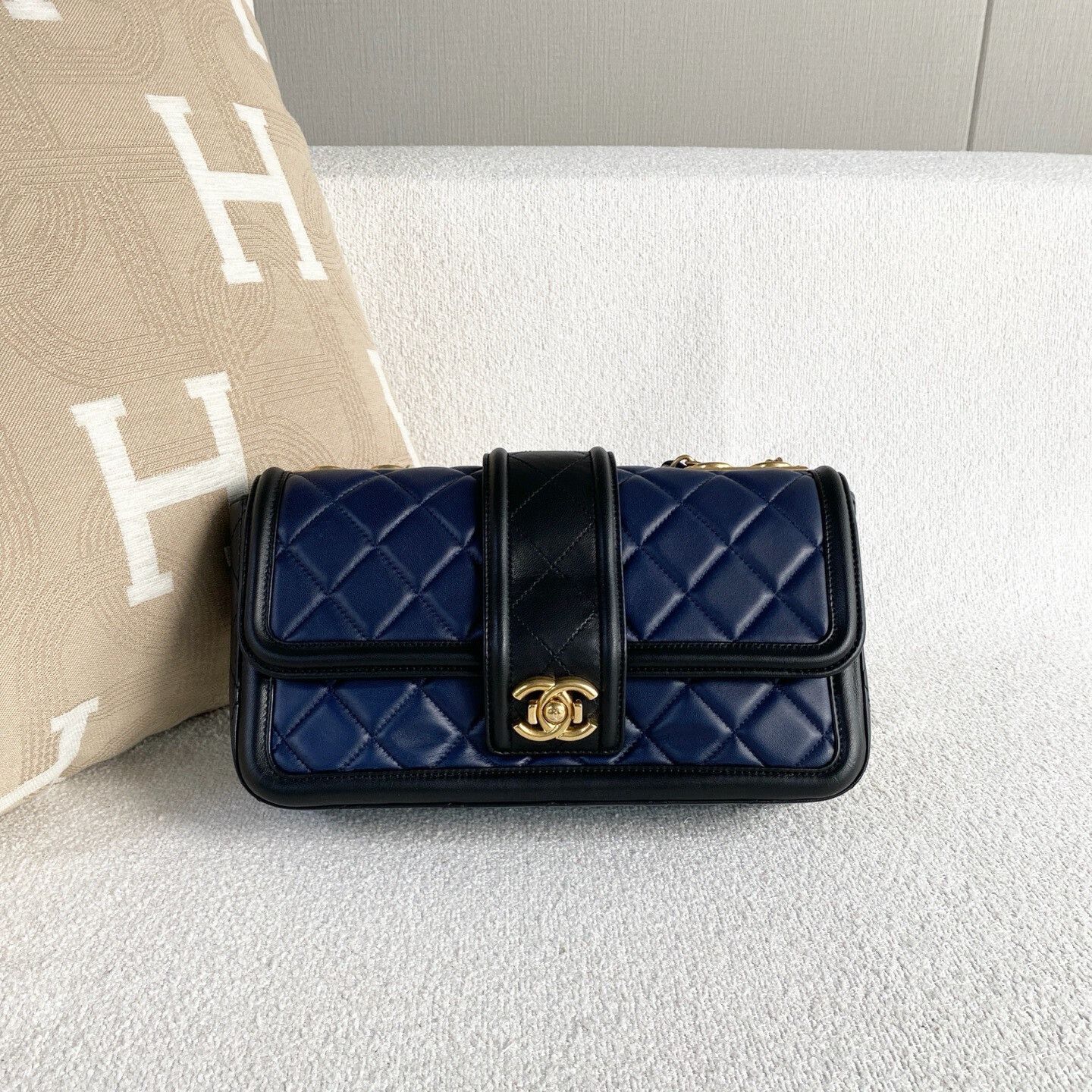 Chanel Pre-loved Bag Very good condition Size ONE SIZE - 2 Thumbnail
