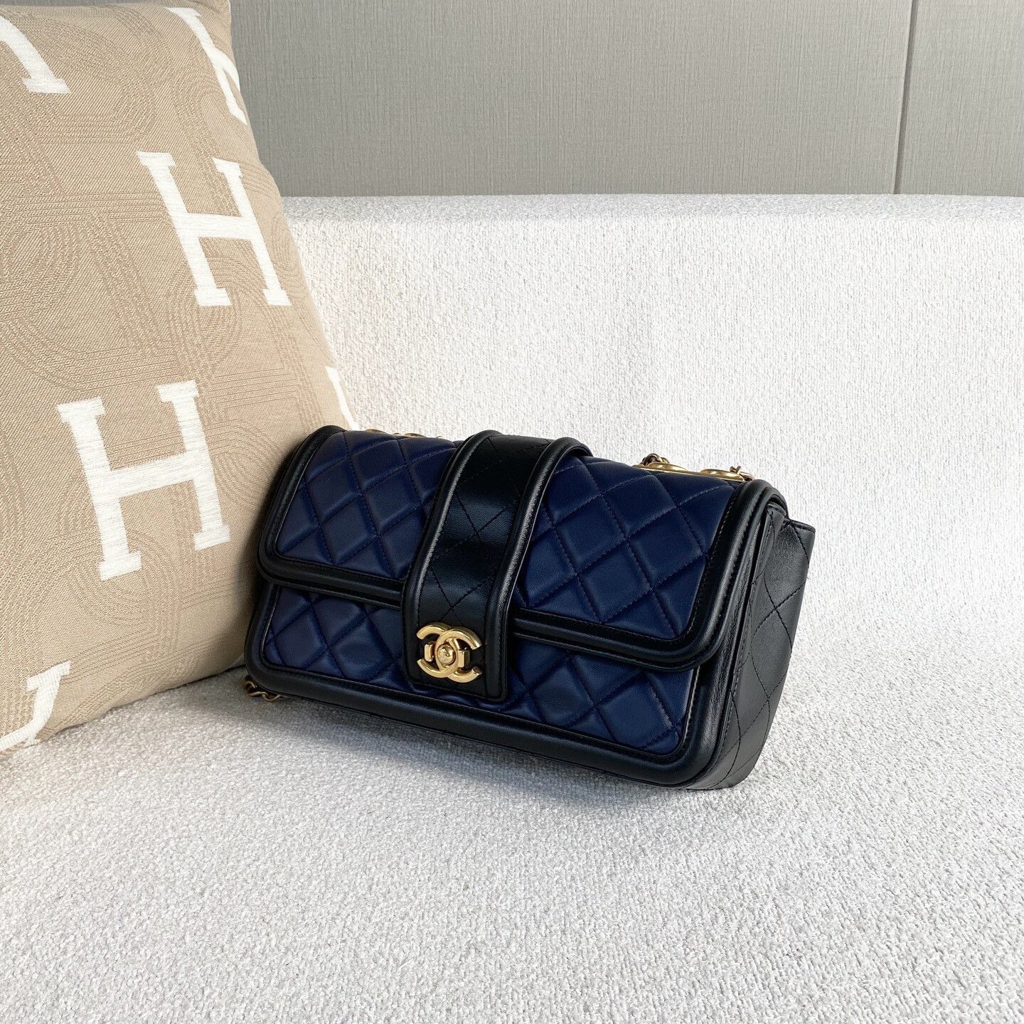 Chanel Pre-loved Bag Very good condition Size ONE SIZE - 4 Thumbnail