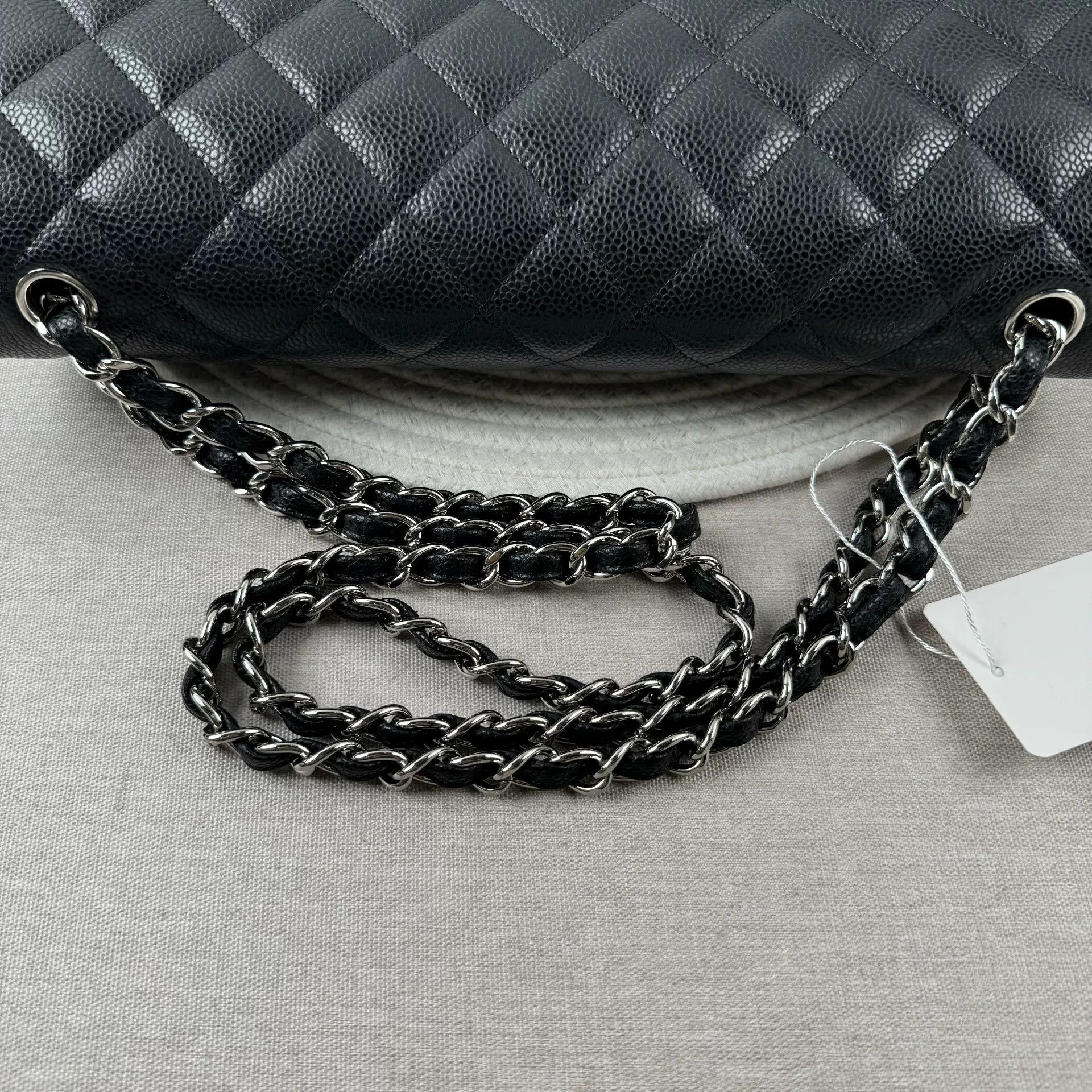 Chanel Pre-loved Bag Very good condition Size ONE SIZE - 2 Thumbnail