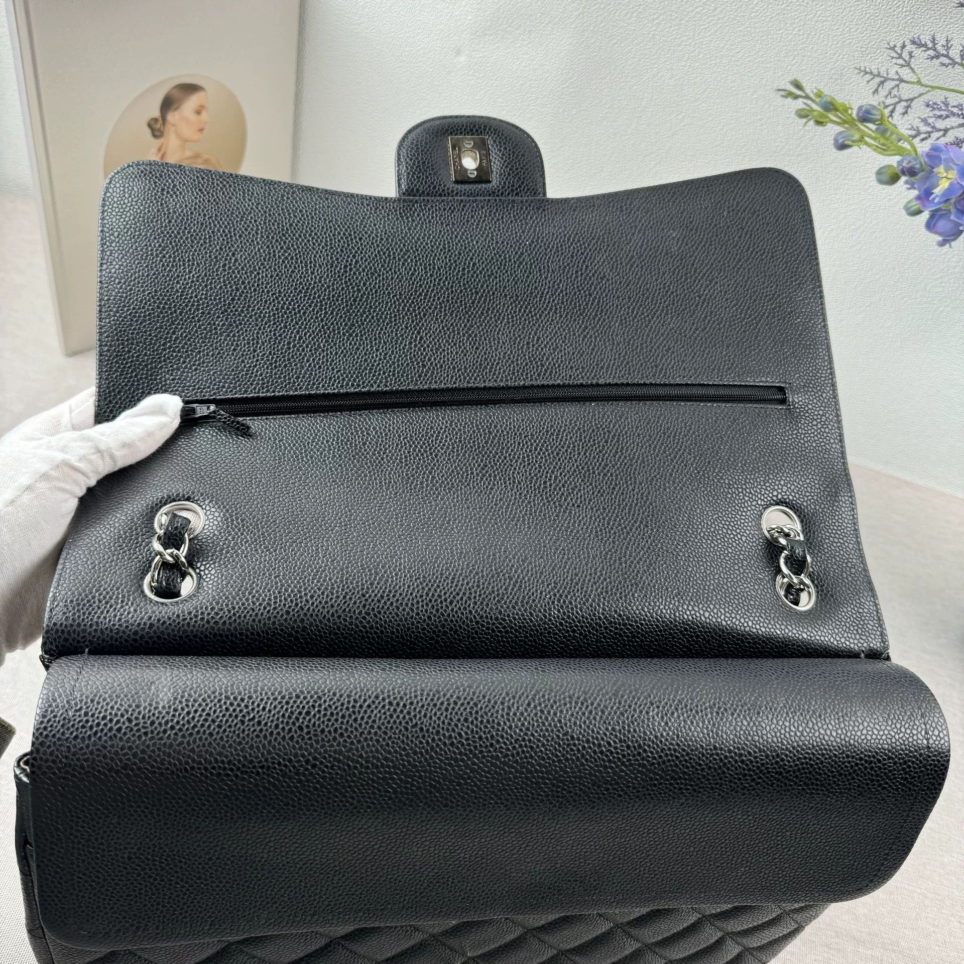 Chanel Pre-loved Bag Very good condition Size ONE SIZE - 5 Thumbnail