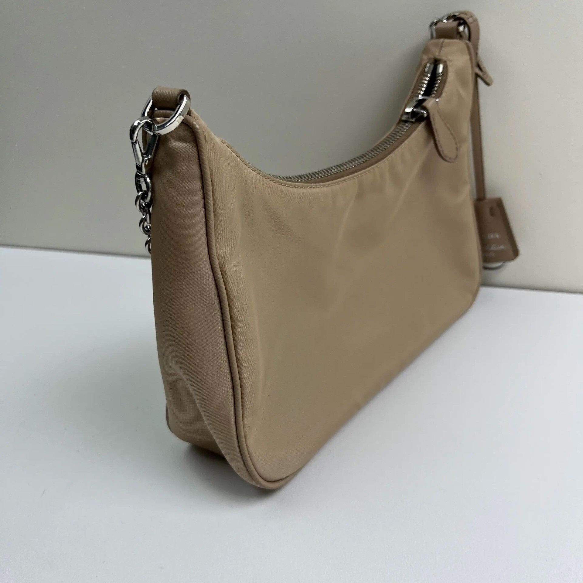 Prada Pre-loved Bag Very good condition Size ONE SIZE - 4 Thumbnail
