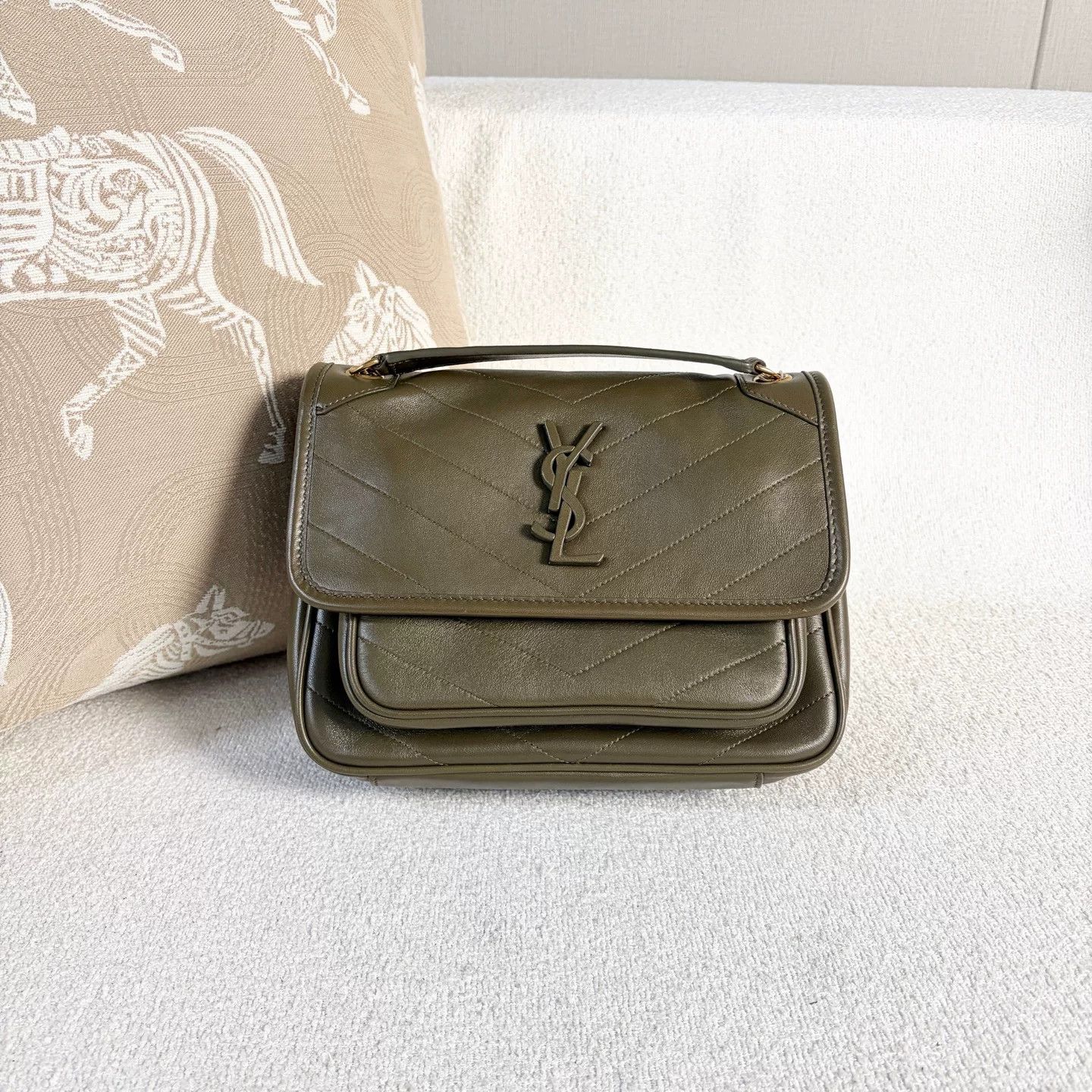 Saint Laurent Paris Pre-loved Bag Very good condition Size ONE SIZE - 2 Thumbnail