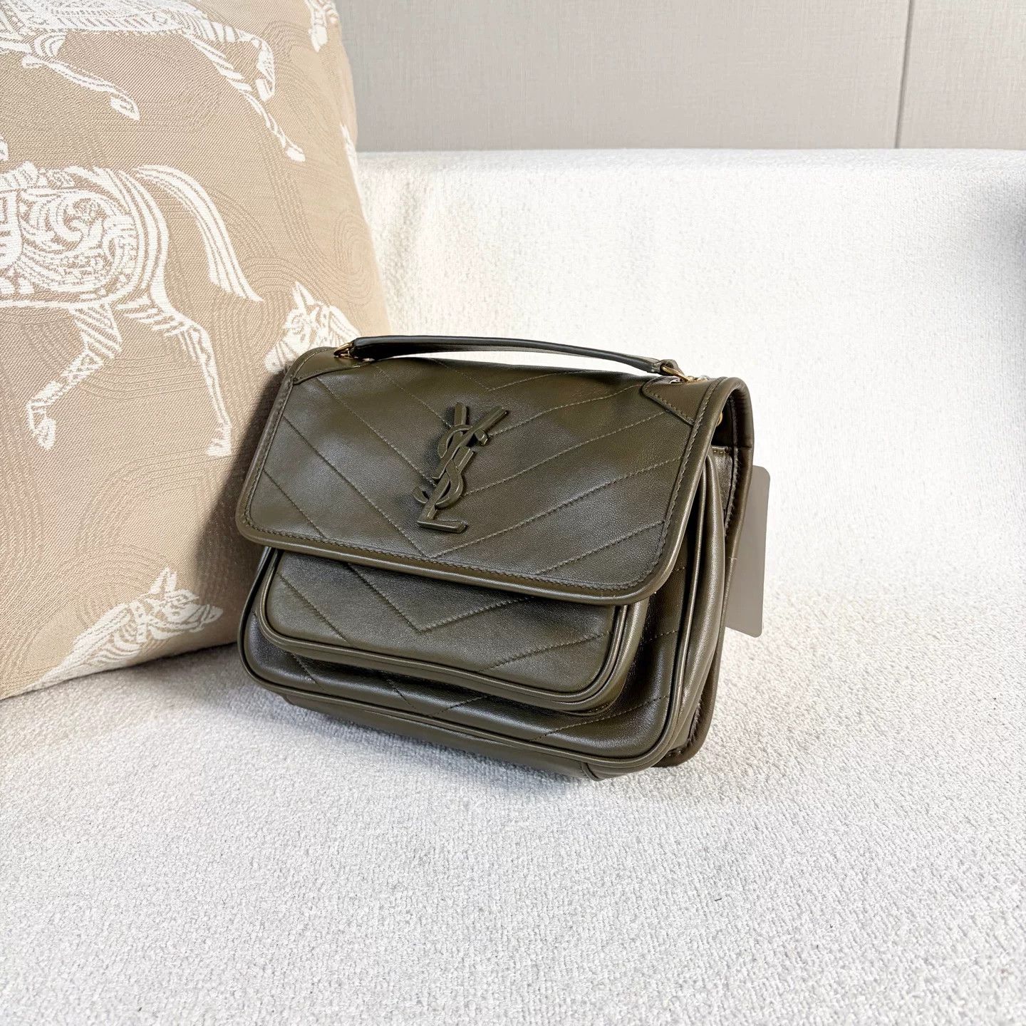Saint Laurent Paris Pre-loved Bag Very good condition Size ONE SIZE - 4 Thumbnail