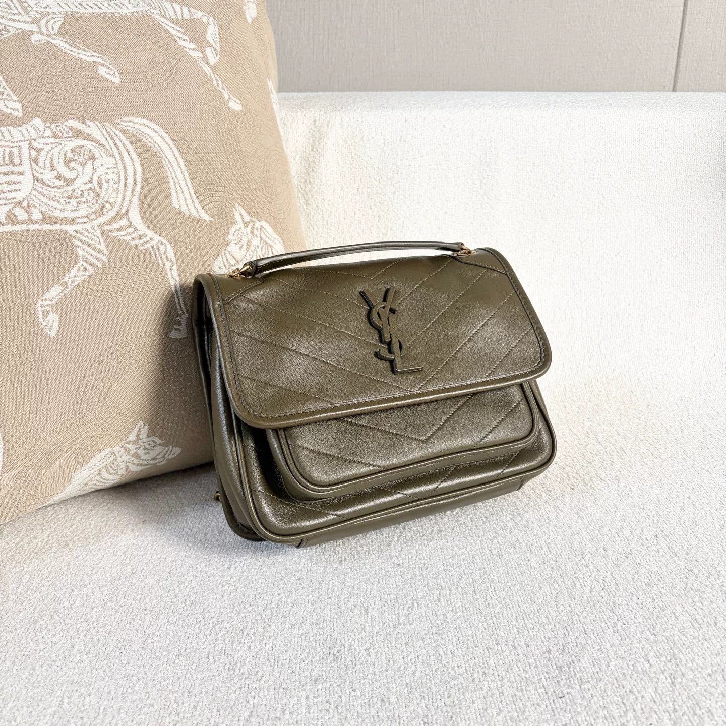 Saint Laurent Paris Pre-loved Bag Very good condition Size ONE SIZE - 6 Thumbnail