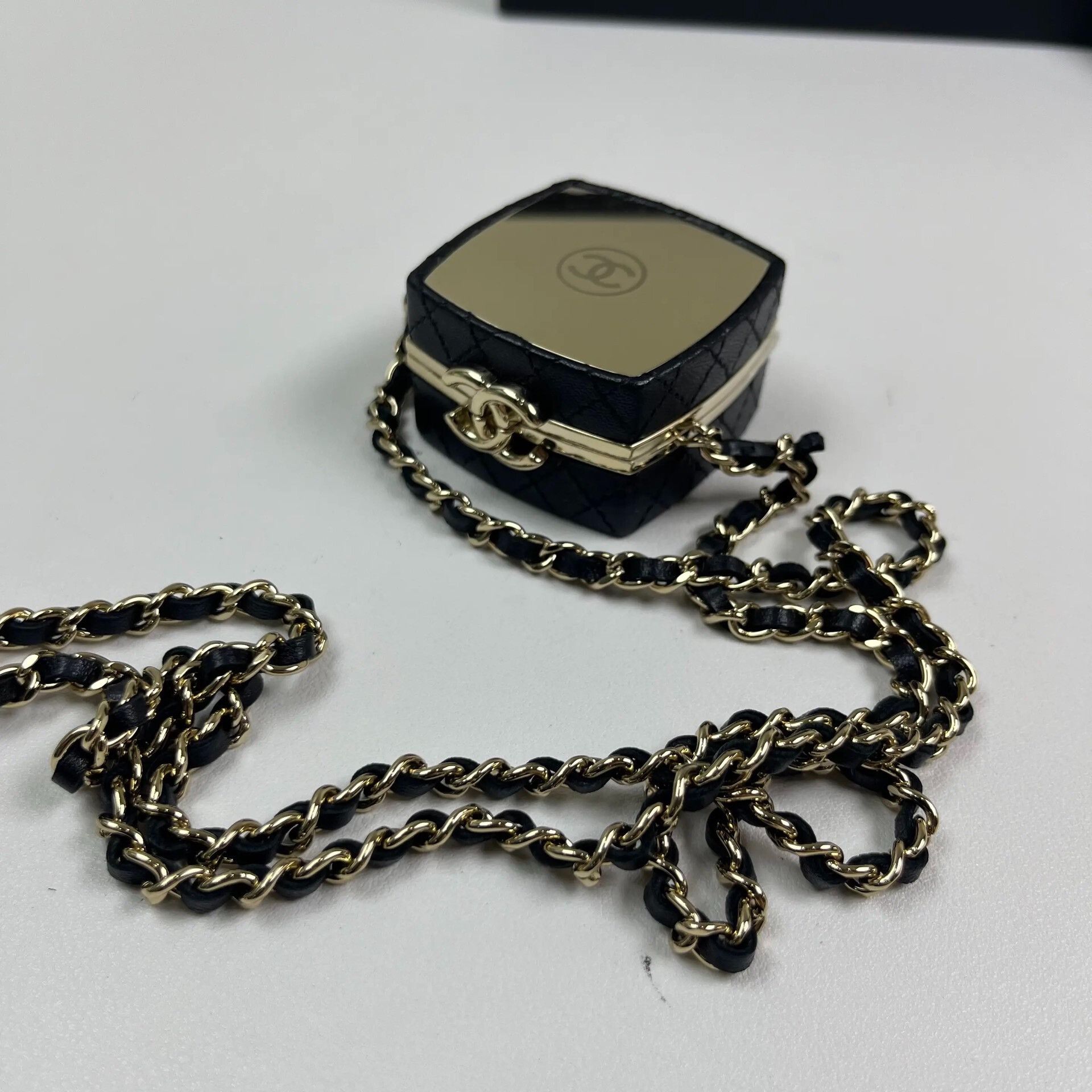 Chanel Pre-loved Bag Very good condition Size ONE SIZE - 2 Thumbnail