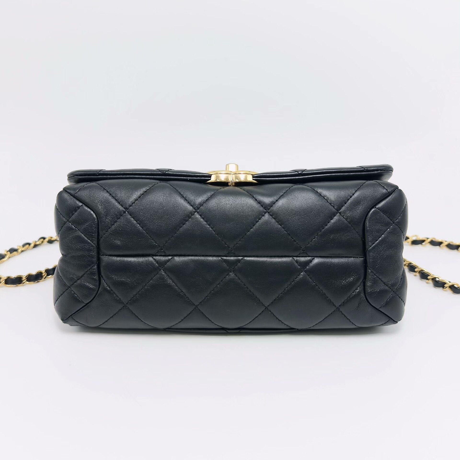 Chanel Pre-loved Bag Very good condition Size ONE SIZE - 5 Thumbnail