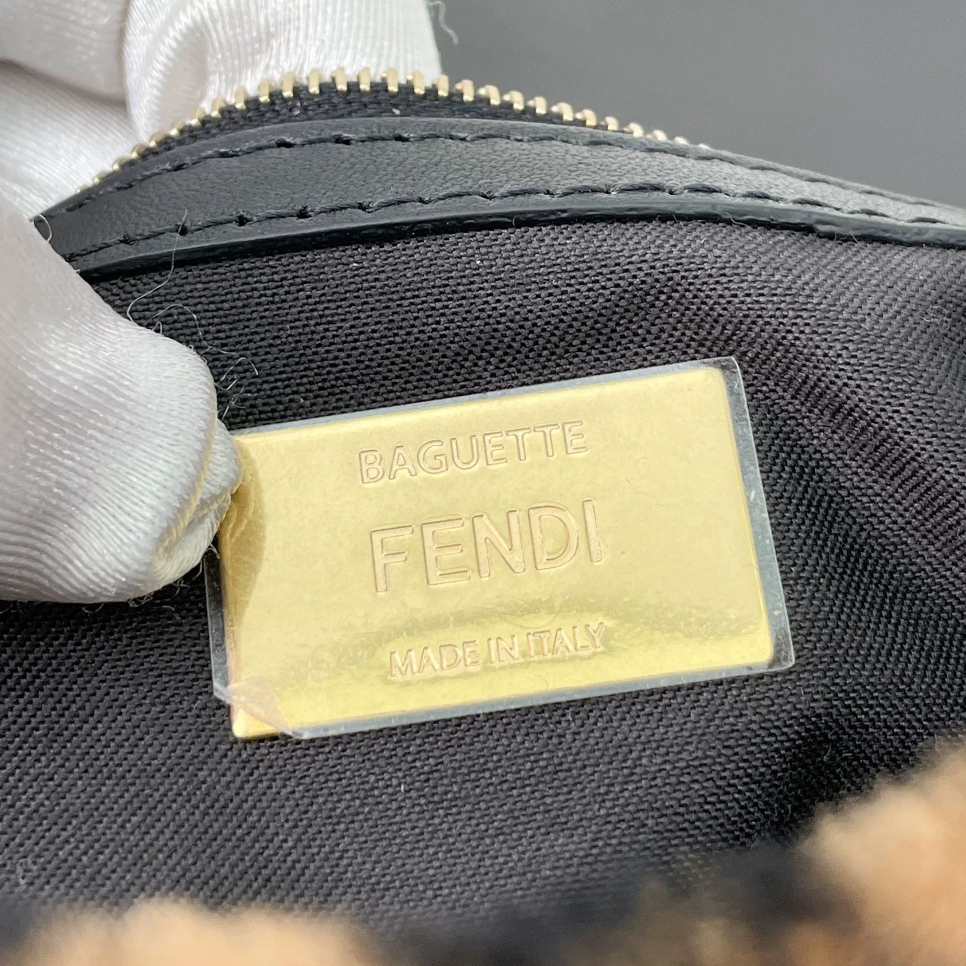 Fendi Pre-loved Bag Very good condition Size ONE SIZE - 8 Thumbnail